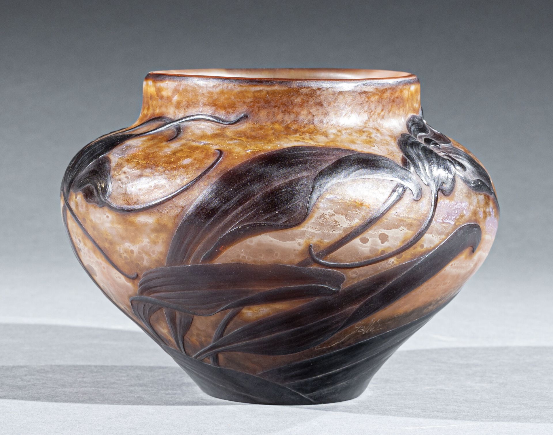 Null Émile GALLE (1846-1904) 
Vase ovoïde à corps conique épaulé et col circulai&hellip;
