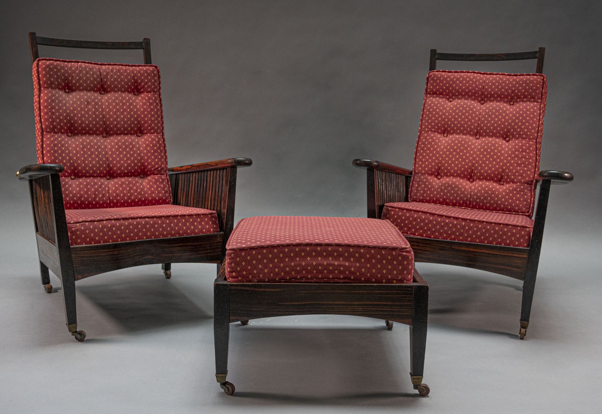 Null TRAVAIL FRANÇAIS 
Deux fauteuils inspirés d'un modèle de William Morris et &hellip;