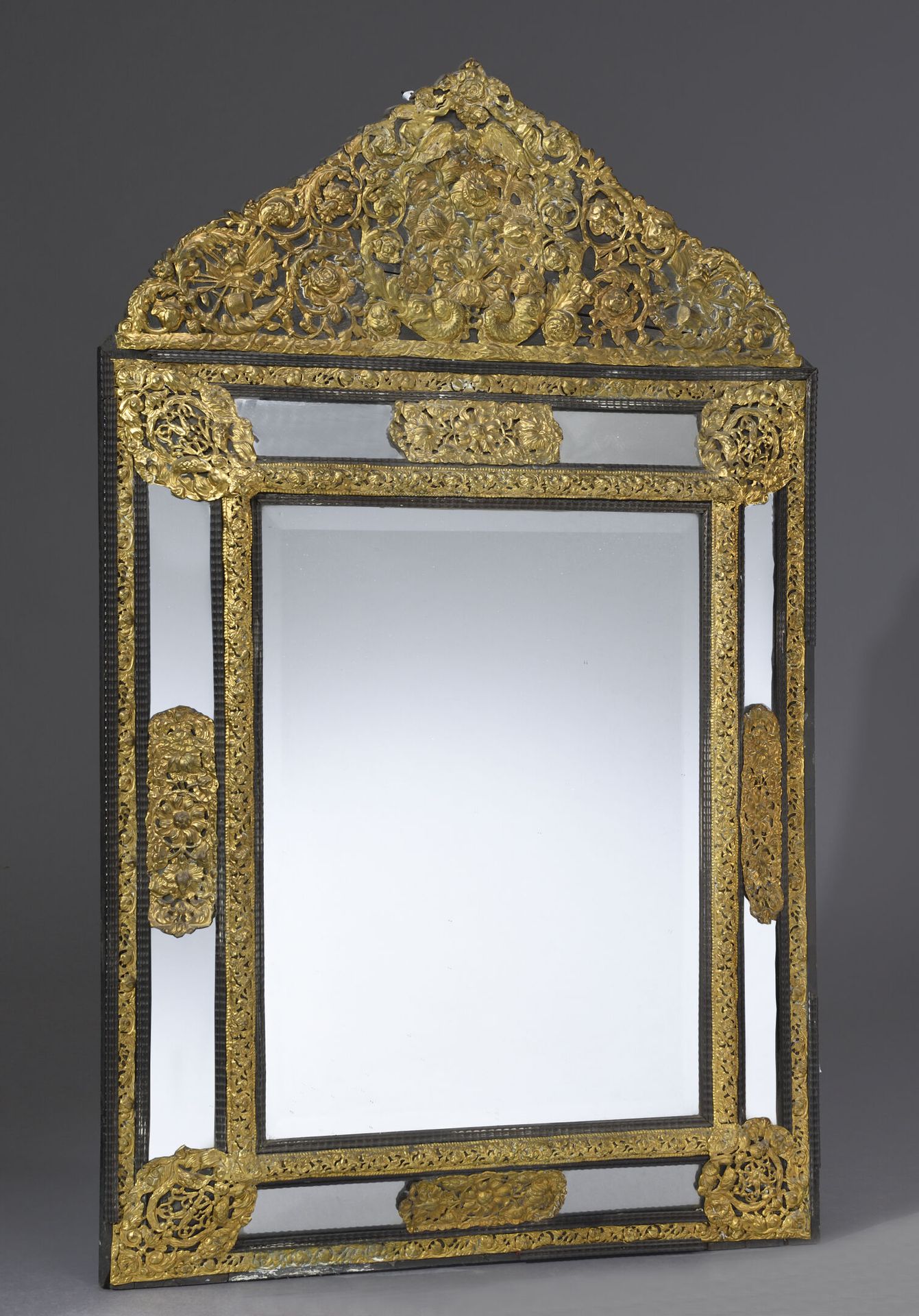 Null Grand miroir rectangulaire à parcloses, profil inversé et fronton découpé à&hellip;