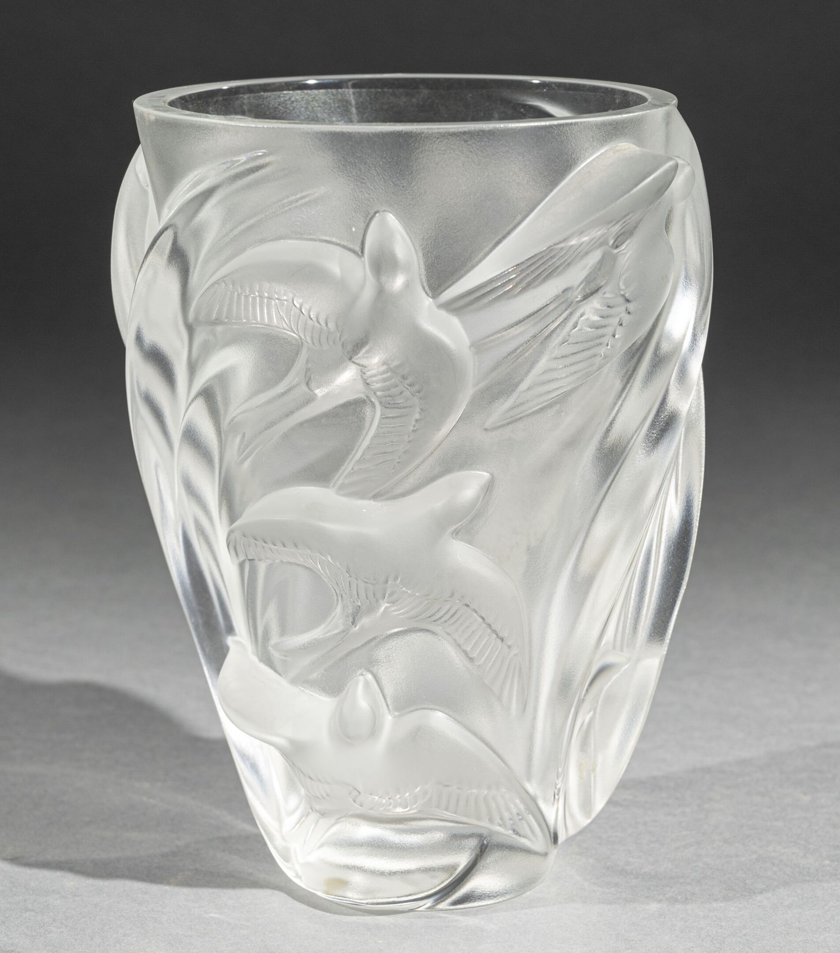 Null CRISTAL LALIQUE 
Vase « Martinets », modèle créé en 1982. Épreuve en crista&hellip;
