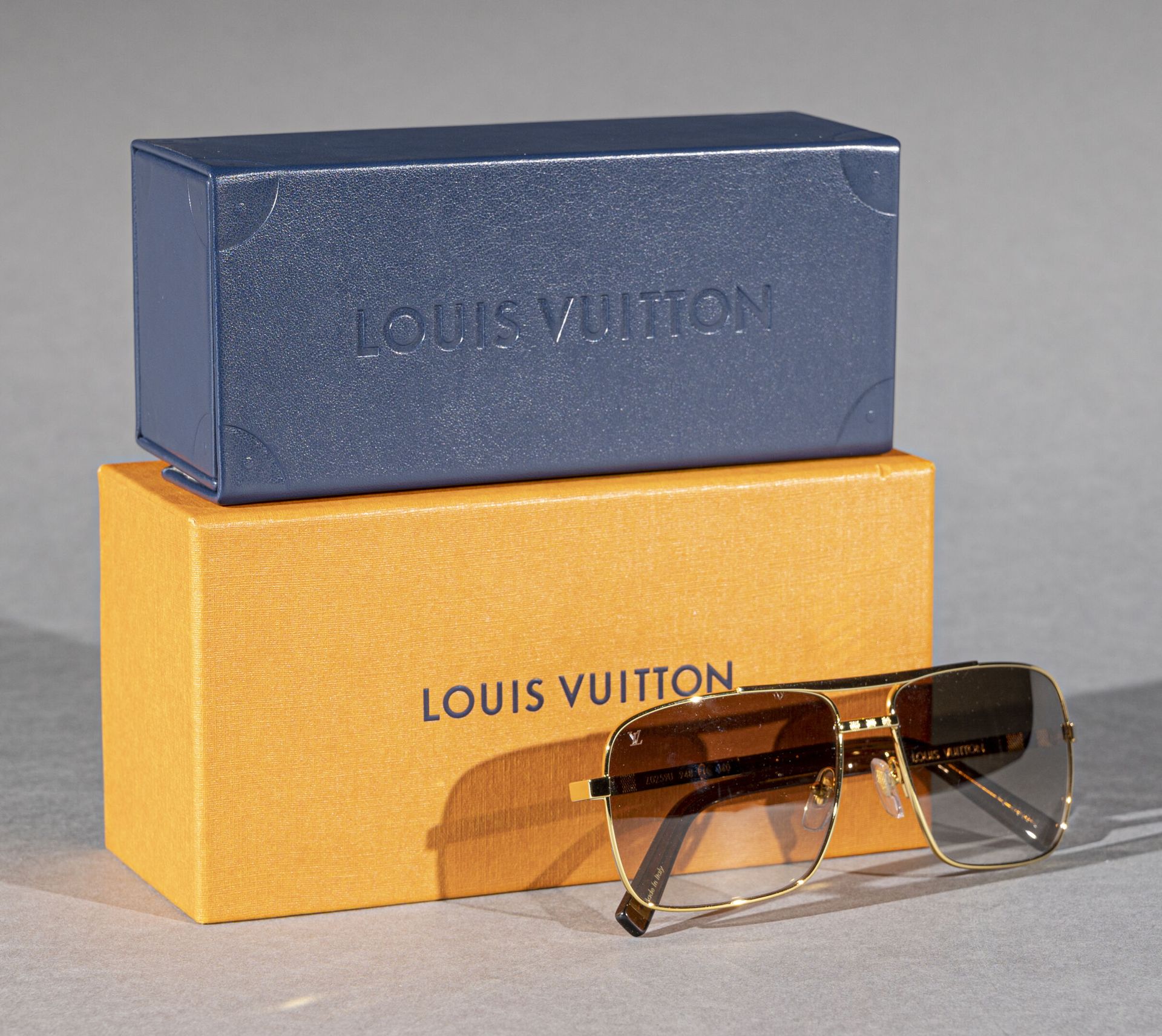 Louis VUITTON Pair of Attitude sunglasses, aviator styl…