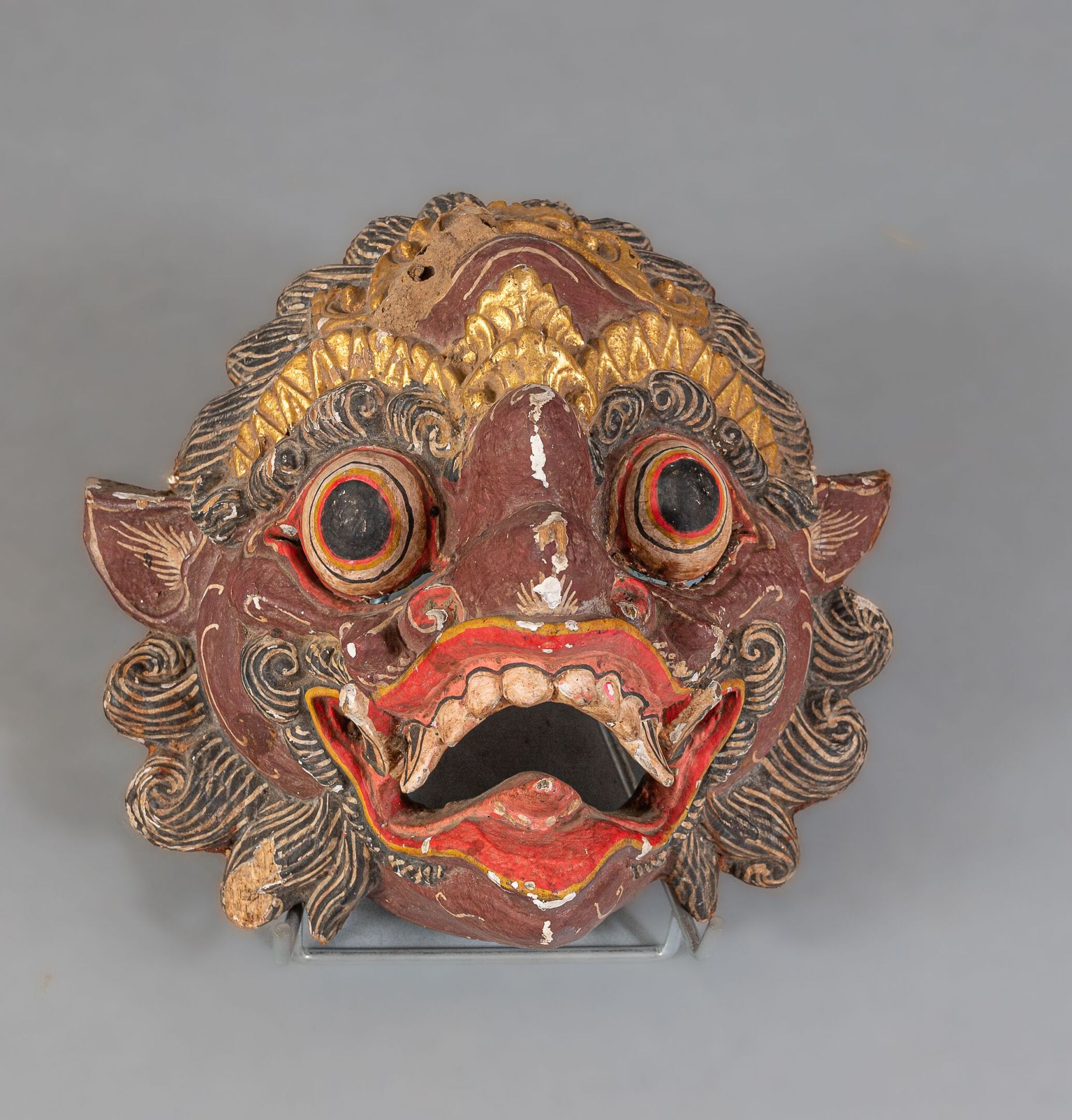 Null 多色木制托彭戏剧面具，印度尼西亚巴厘岛
代表 Karang Paksi，让人联想到一只鸟，棕色皮肤，张开嘴巴
有缺口和磨损
H.23 厘米 - 25.&hellip;