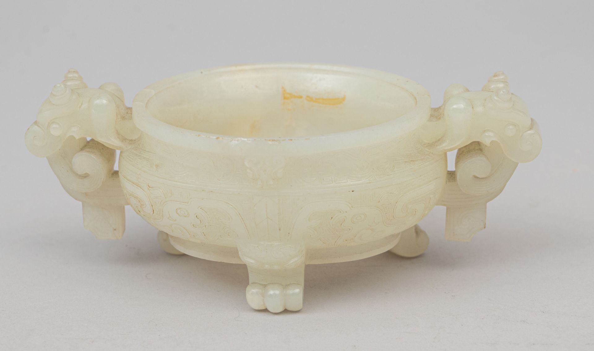 Null Brûle-parfum tripode en jade (néphrite) blanc, Chine, XVIII/XIXe siècle
A d&hellip;