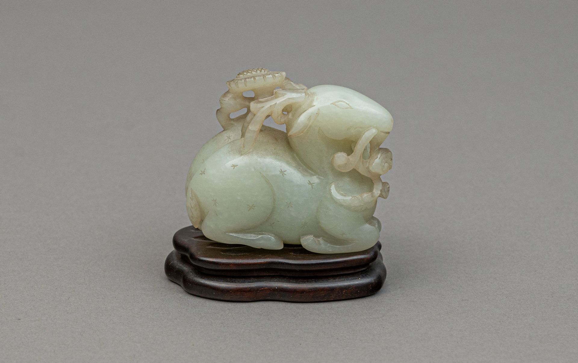 Null Groupe en jade céladon pâle, Chine, XIXe siècle
Représentant deux daims cou&hellip;