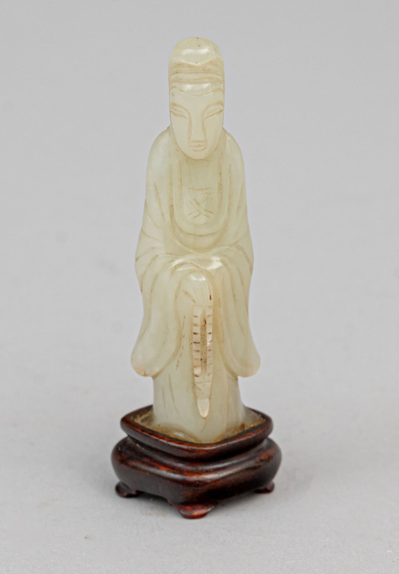 Null Petite statuette en jade blanc, Chine, XXe siècle
Représentant Guanyin debo&hellip;