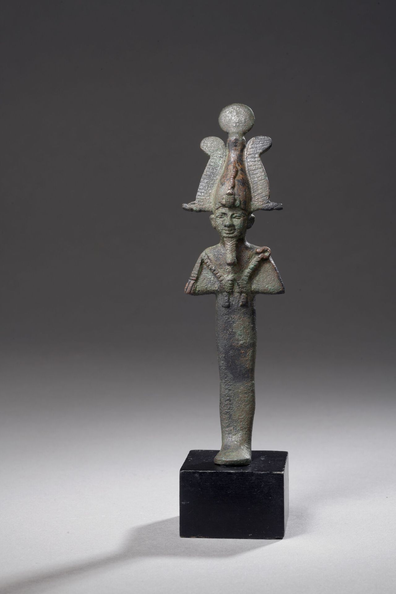 Null Statuette of standing Osiris holding scepter and flagellum. He is wearing a&hellip;