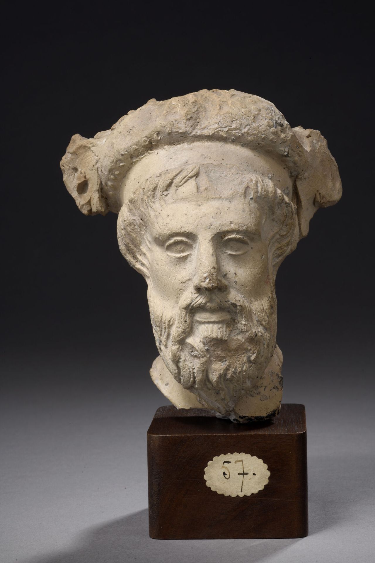 Null Large head of a bearded man with a wide headband.
Beige terracotta
Cyrenaic&hellip;