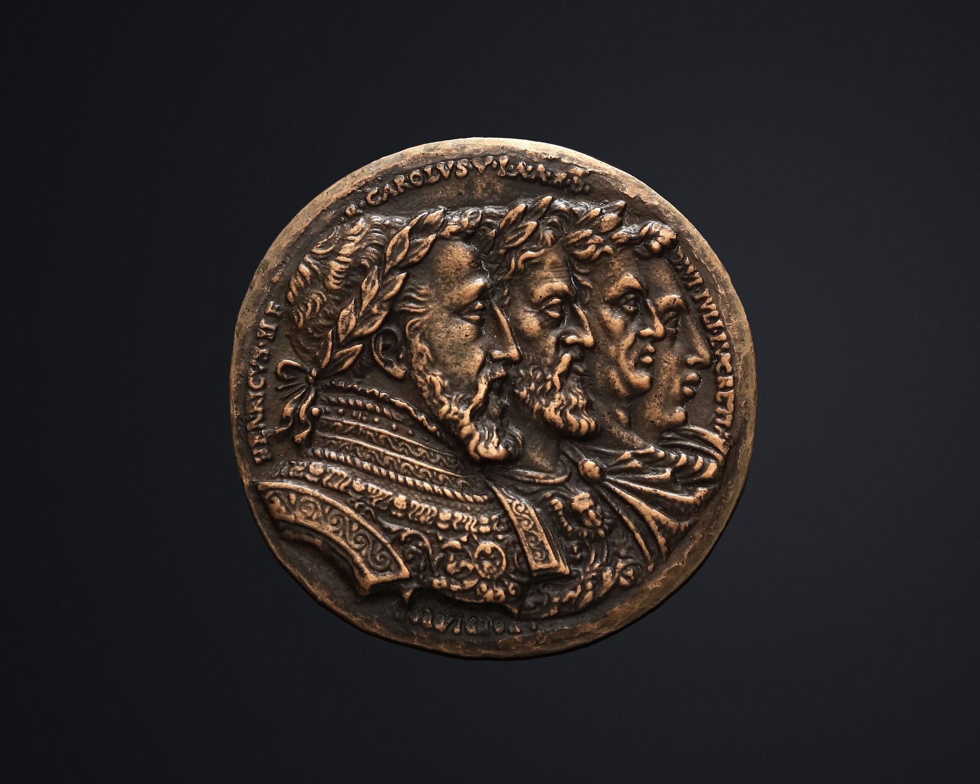 Null °Médaille uni-face en bronze aux profils d'Henri II, Charles V, Jules César&hellip;