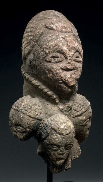 Null Statue tricéphale Pomdo, Kissi - SIERRA LEONE
Pierre
H. 26 cm

Provenance
V&hellip;