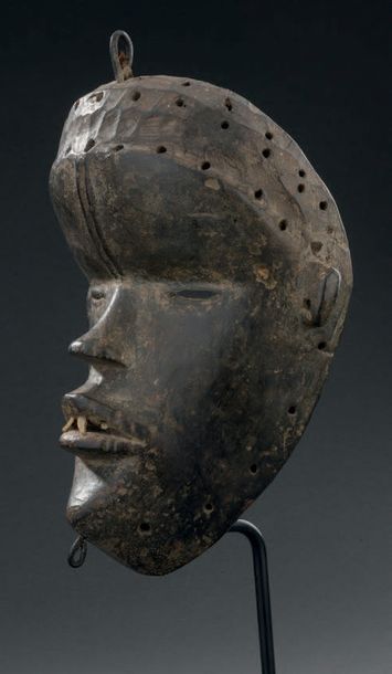 Null Masque Dan-Mano - LIBERIA
Bois, métal, dents
H. 21,5 cm

Provenance
Gregory&hellip;