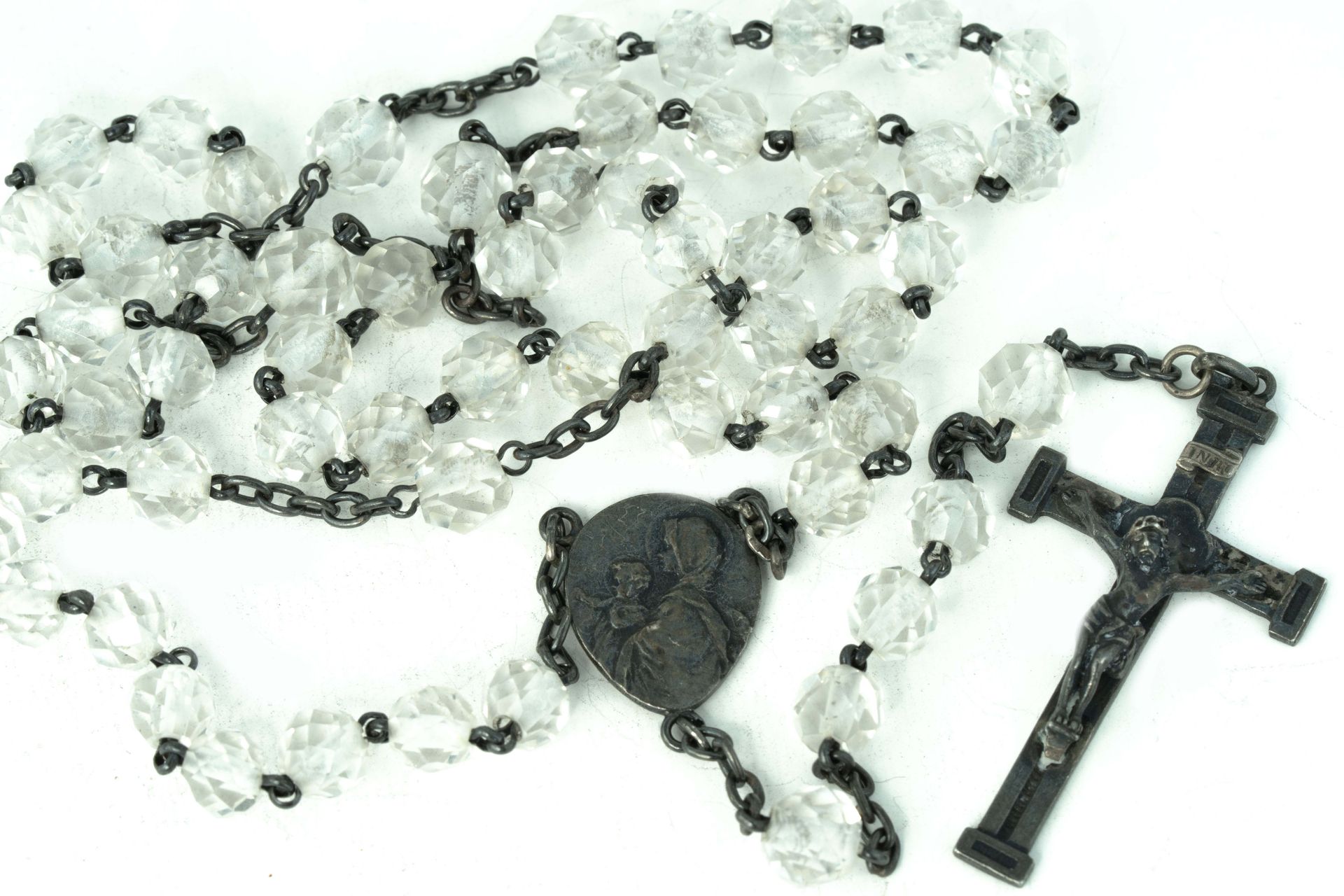 Null Collier pendentif chrétien en cristal de roche argenté avec croix 

42cm de&hellip;