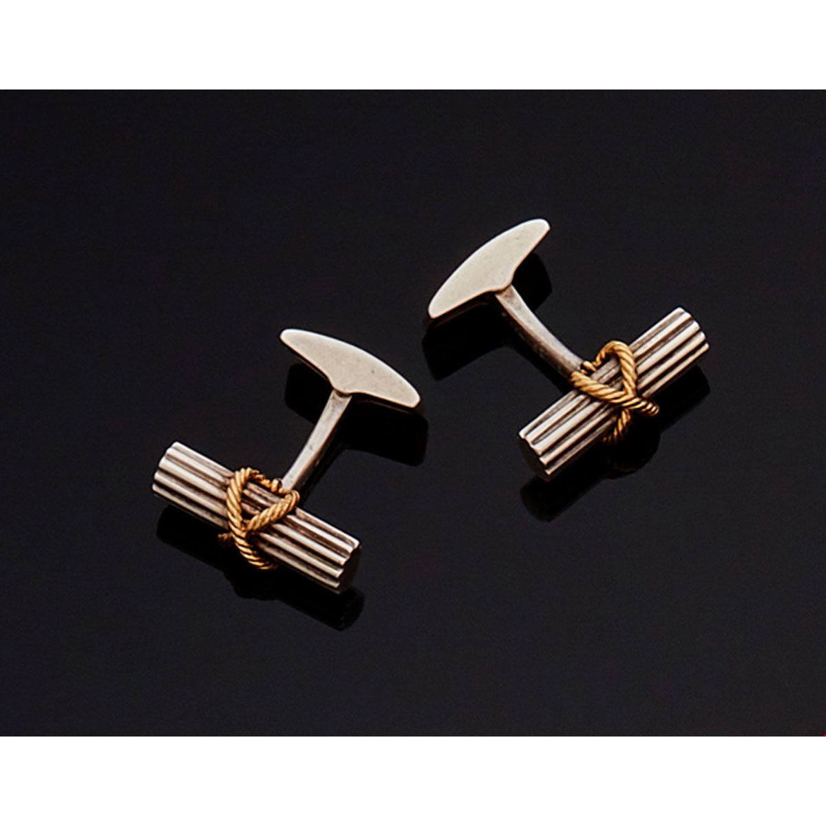 Null HERMES. 

Pair of cufflinks in 18K gold 750 mill. And silver 2nd grade 800 &hellip;