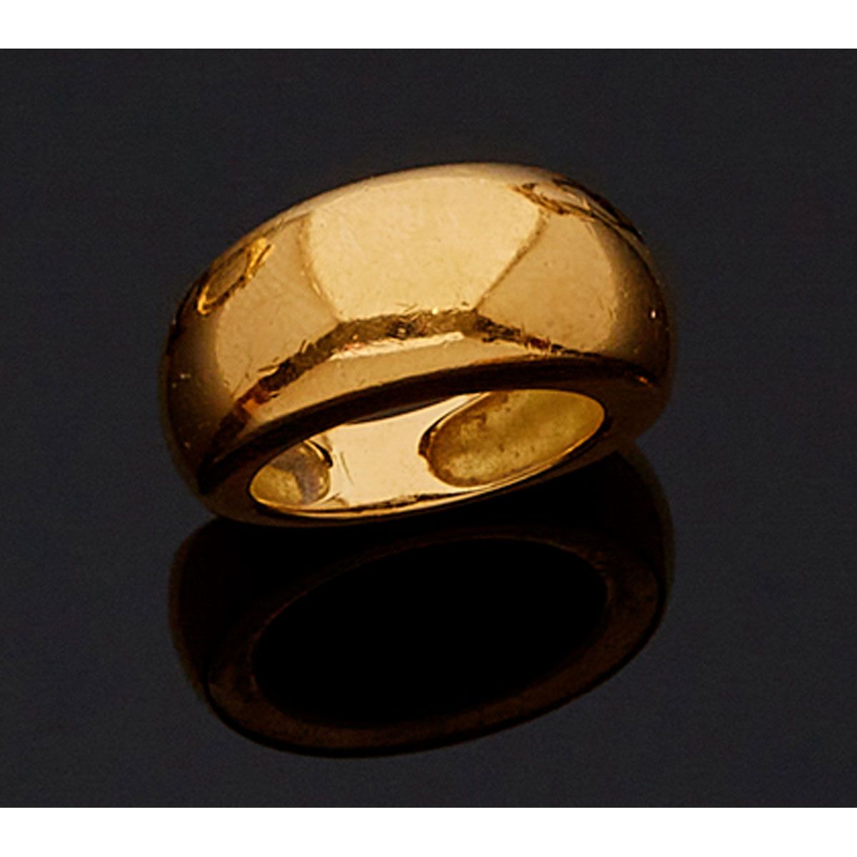 Null VAN CLEEF & ARPELS. 

18K gold ring, signed VCA, numbered and dated 1995. 
&hellip;