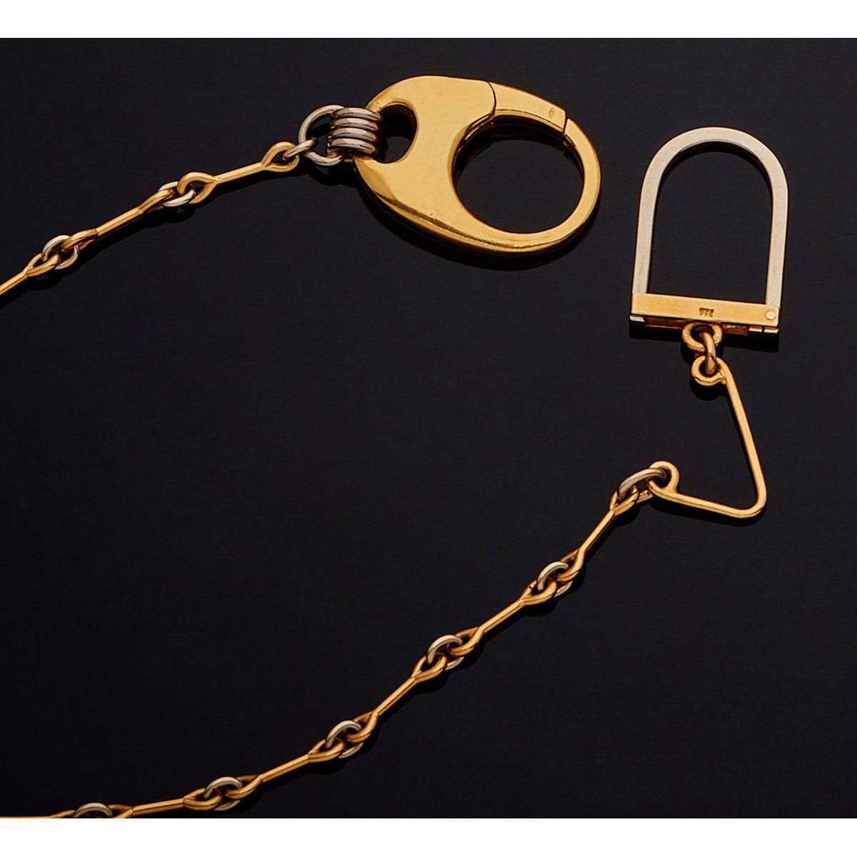 Null CARTIER. 

Vintage gold belt key ring, signed Cartier. 

B.P. 48.4g. - Leng&hellip;
