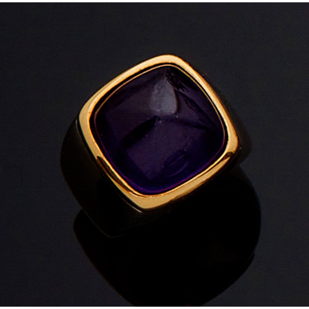 Null FRED. Two-tone 18K gold ring set with a sugar loaf amethyst, signed Fred an&hellip;