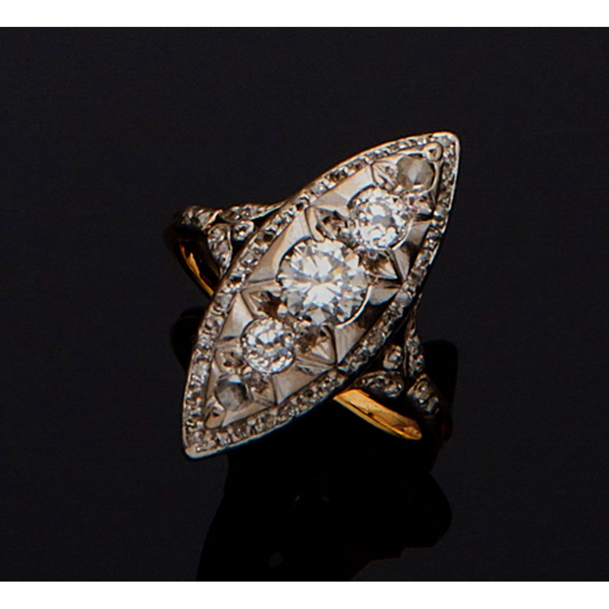 Null Zweifarbiger Marquise-Ring aus 18 Karat Gold, besetzt mit Diamanten im mode&hellip;