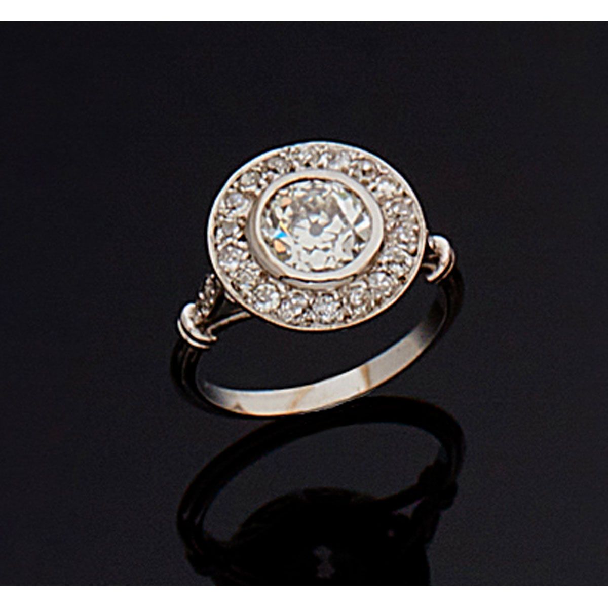 Null Ring aus 18 Karat Weißgold, besetzt mit einem Diamanten im Altschliff mit e&hellip;