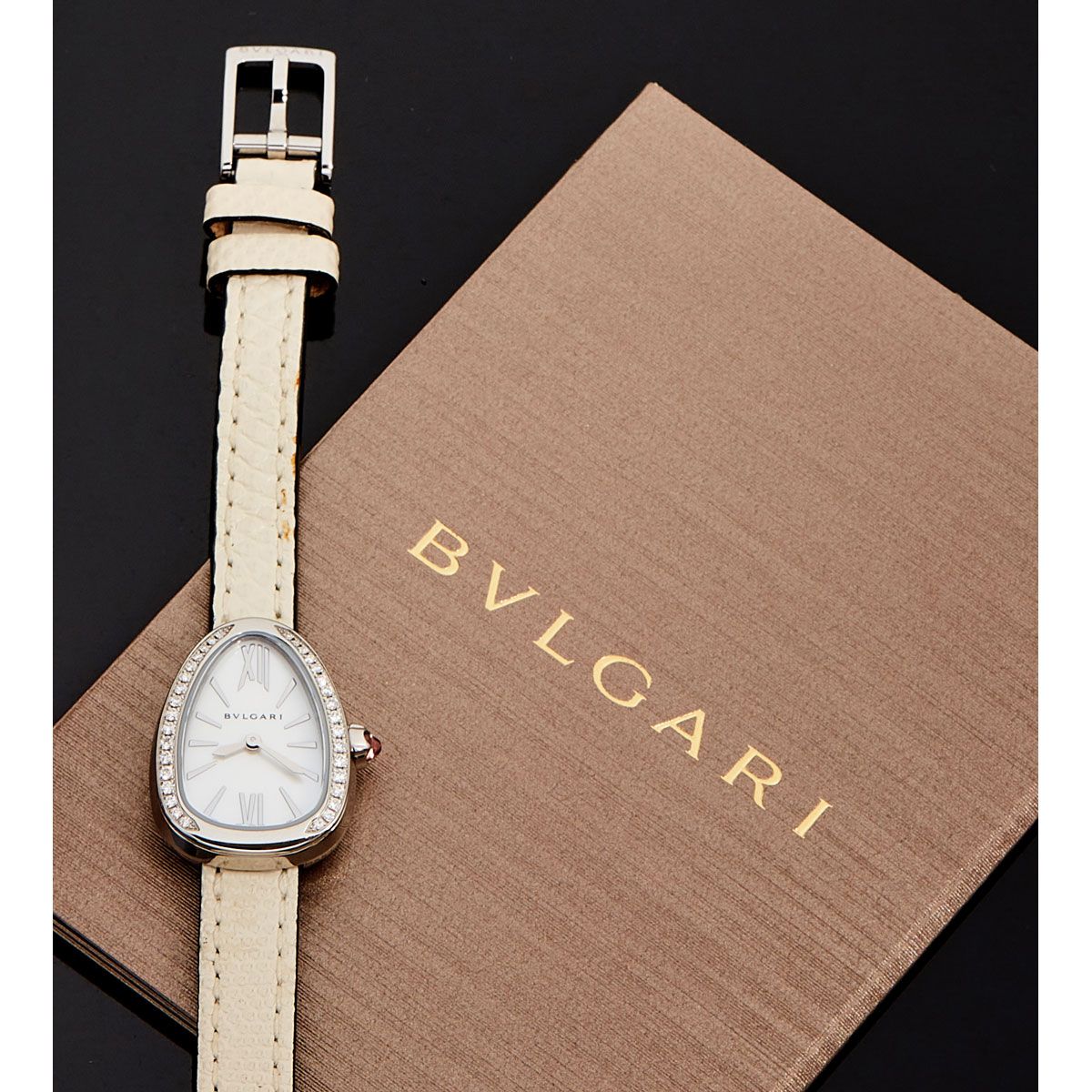 Null Bvlgari, Serpenti 27mm, circa 2020


A jewel watch in steel, snake-shaped, &hellip;