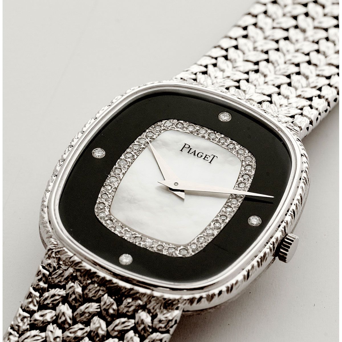 Null Piaget, Ref. 94438D2, No. 414471, circa 1980.

A spectacular ladies' watch &hellip;