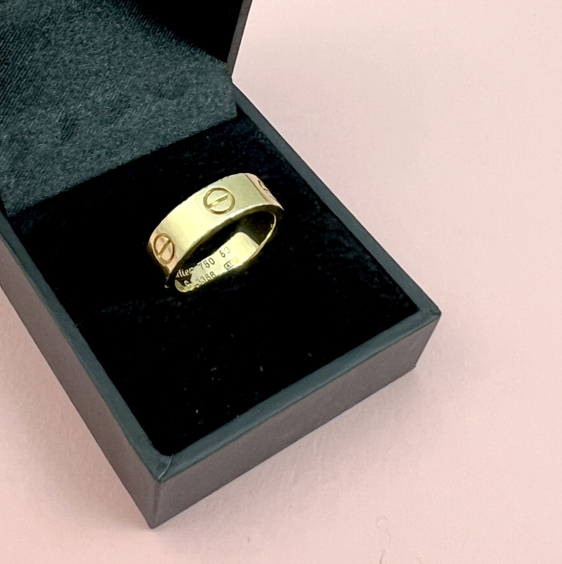 Null 卡地亚
750/1000 黄金 Love 结婚戒指。
CARTIER（卡地亚）签名，编号 CJ3356。
TDD 50 - B.P. 7.02g。