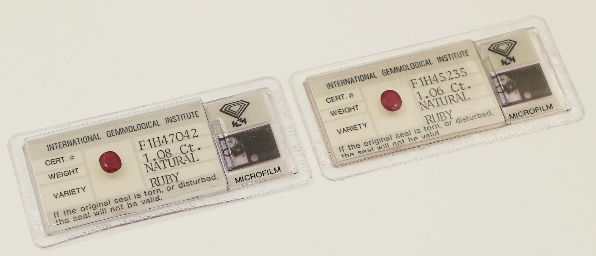 Null Deux rubis sur papier ovales facettés de 1,06 et de 1,08 carats. Certificat&hellip;