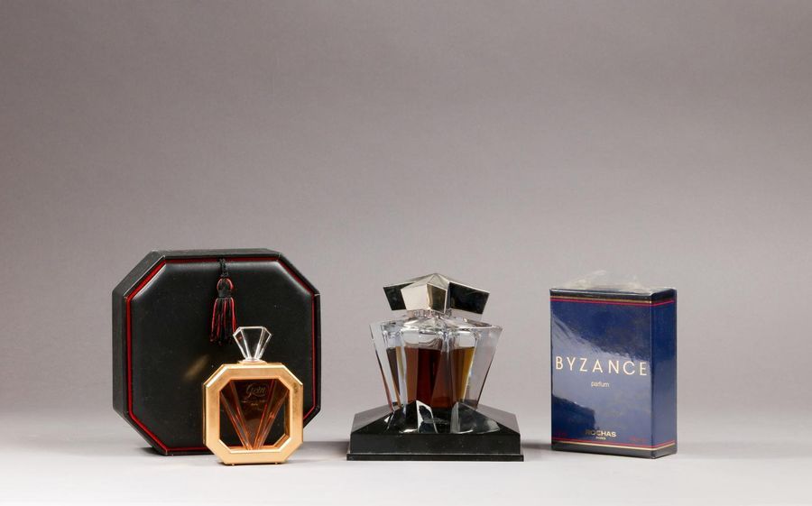 Null Divers Parfumeurs - (années 1990)

Lot comprenant un flacon de 7,5ml d'extr&hellip;