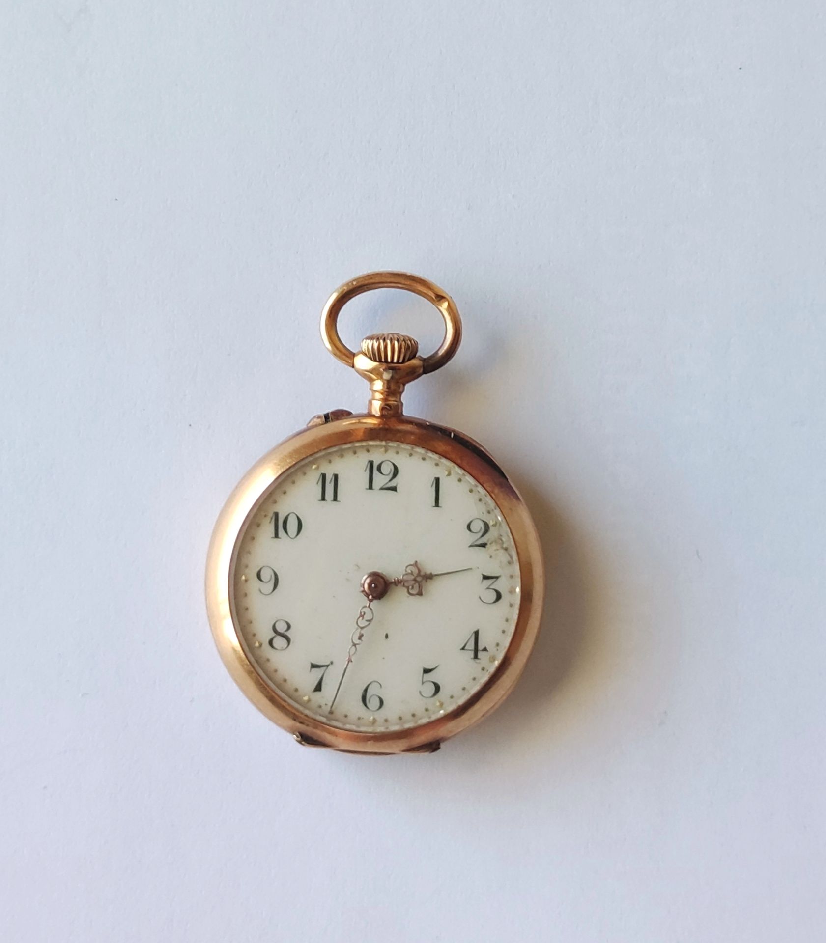 Null 
MONTRE pendentif de Dame, boitier en or jaune 750°/°° , mouvement à répare&hellip;