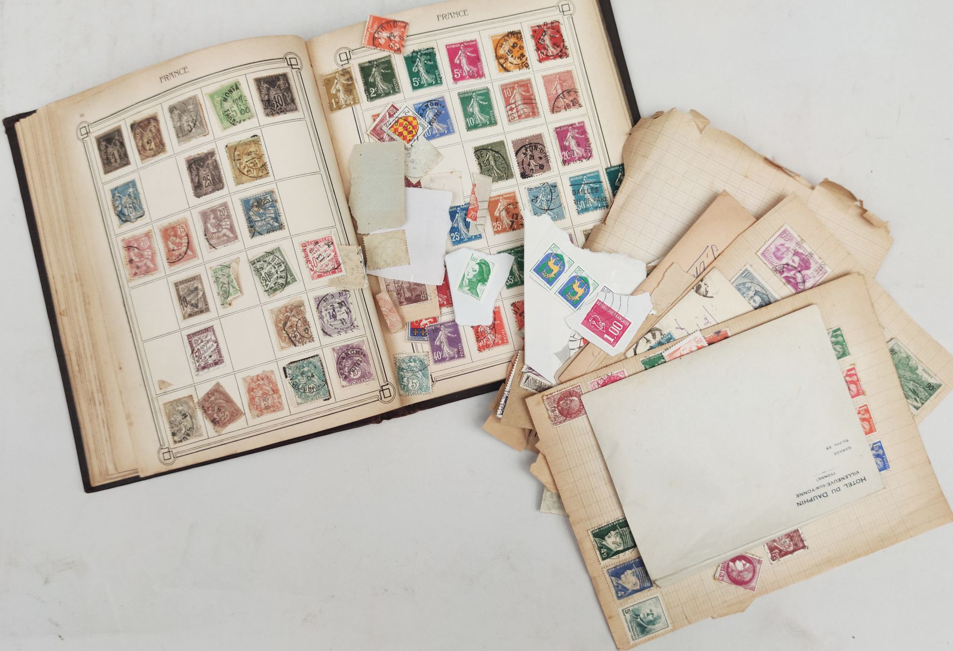 Null 
法国邮票集，不完整，有散装邮票
专家：BEHR先生，18 Rue Drouot, 75009 Paris 电话：01 43 12 37 67