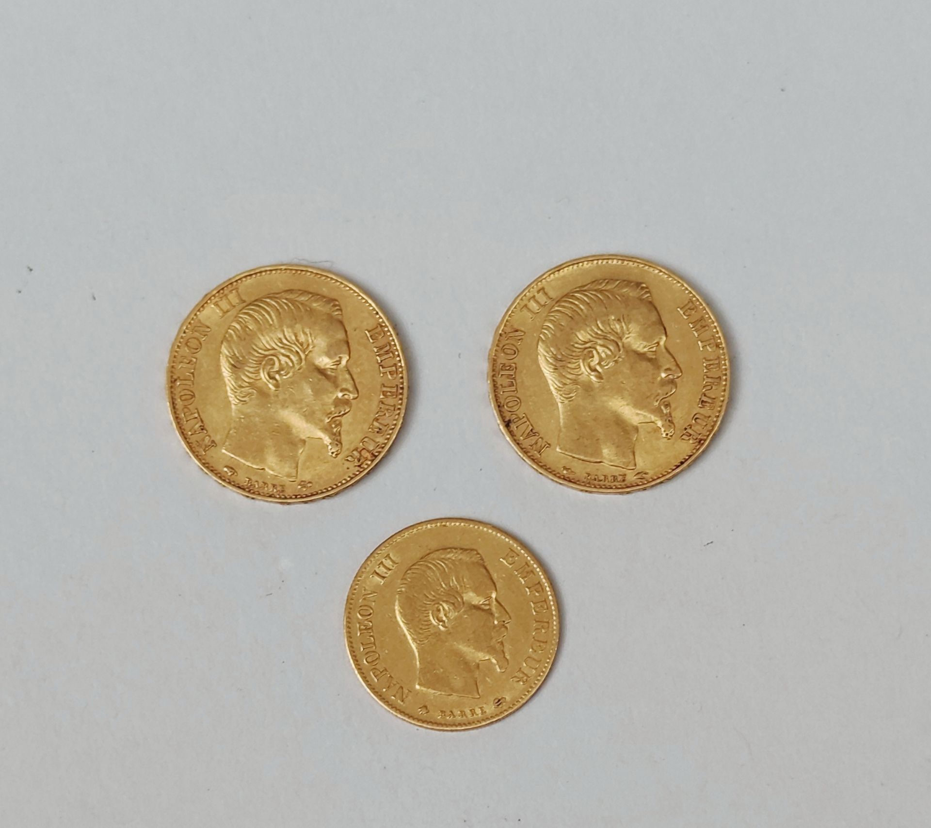 Null 
Three PIECES in yellow gold 750/°00 : 2 of 20 francs Napoleon III 1854 and&hellip;