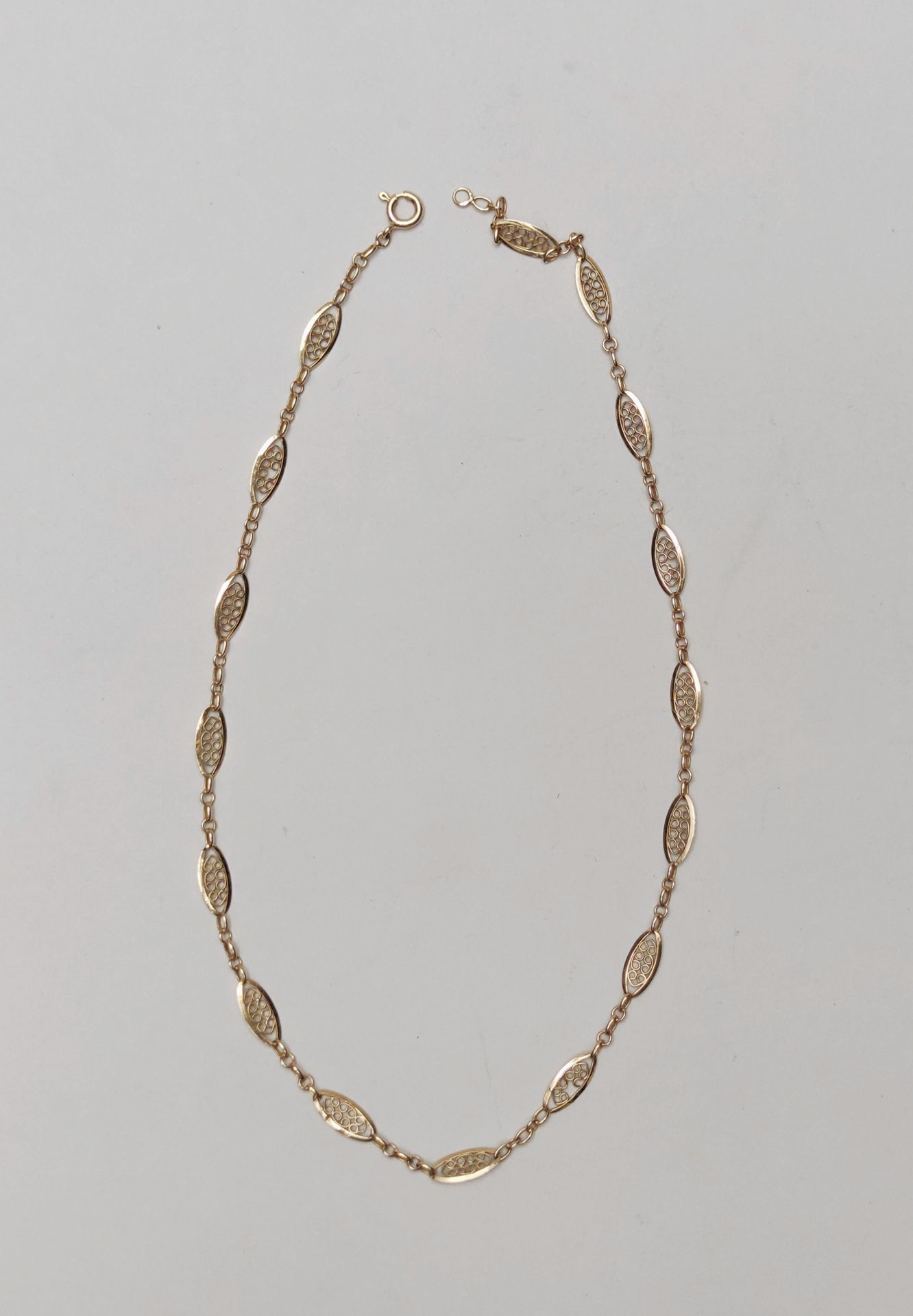 Null Halskette aus Gelbgold 750°/00 mit 16 ovalen Gliedern 

Gewicht : 4.9 g