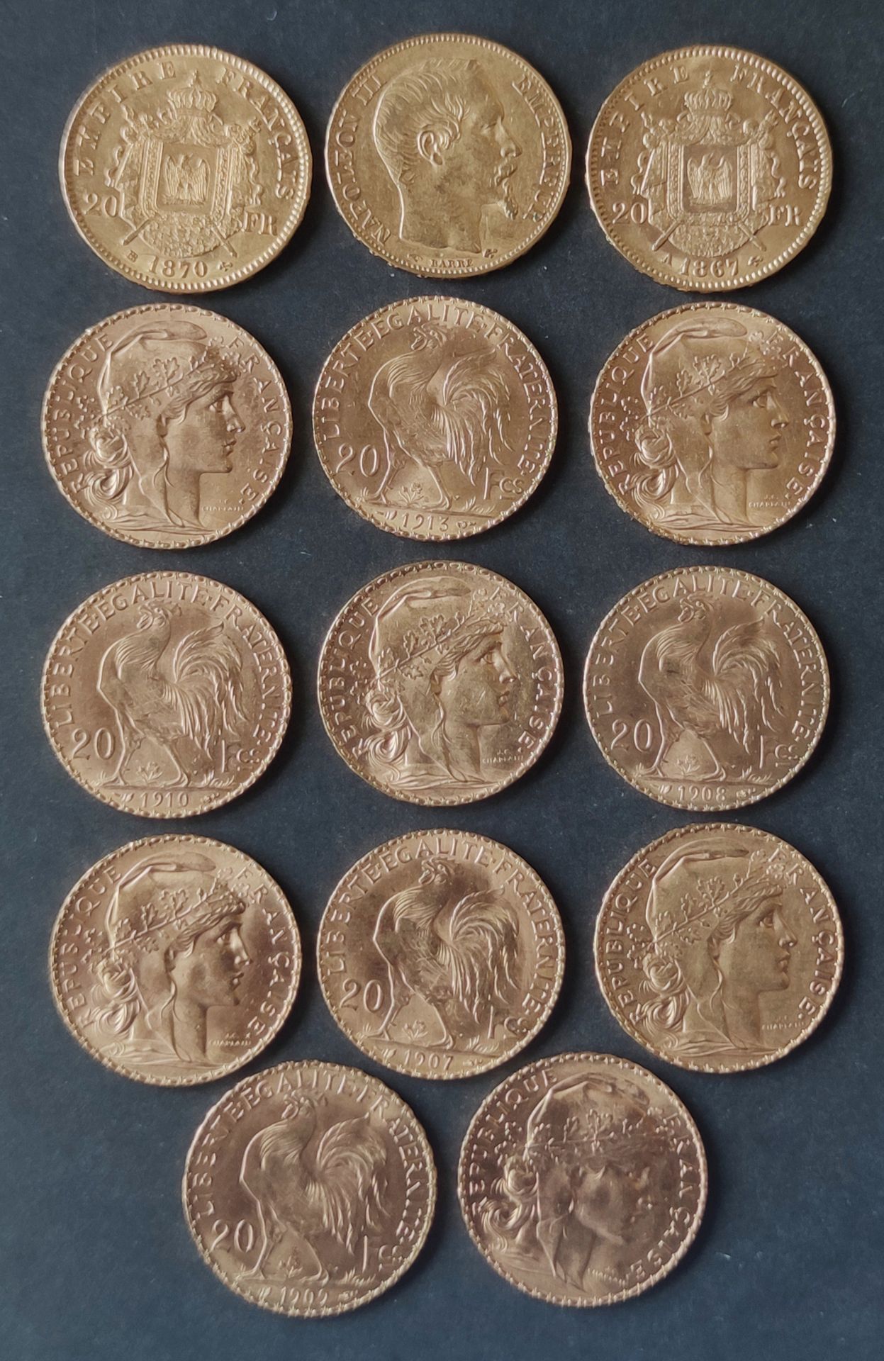 Null 
一套14枚20法郎金币（其中11枚带有公鸡图案，3枚为拿破仑三世）。

这批产品的销售费用：12%，包括增值税。 




重量：89.5克