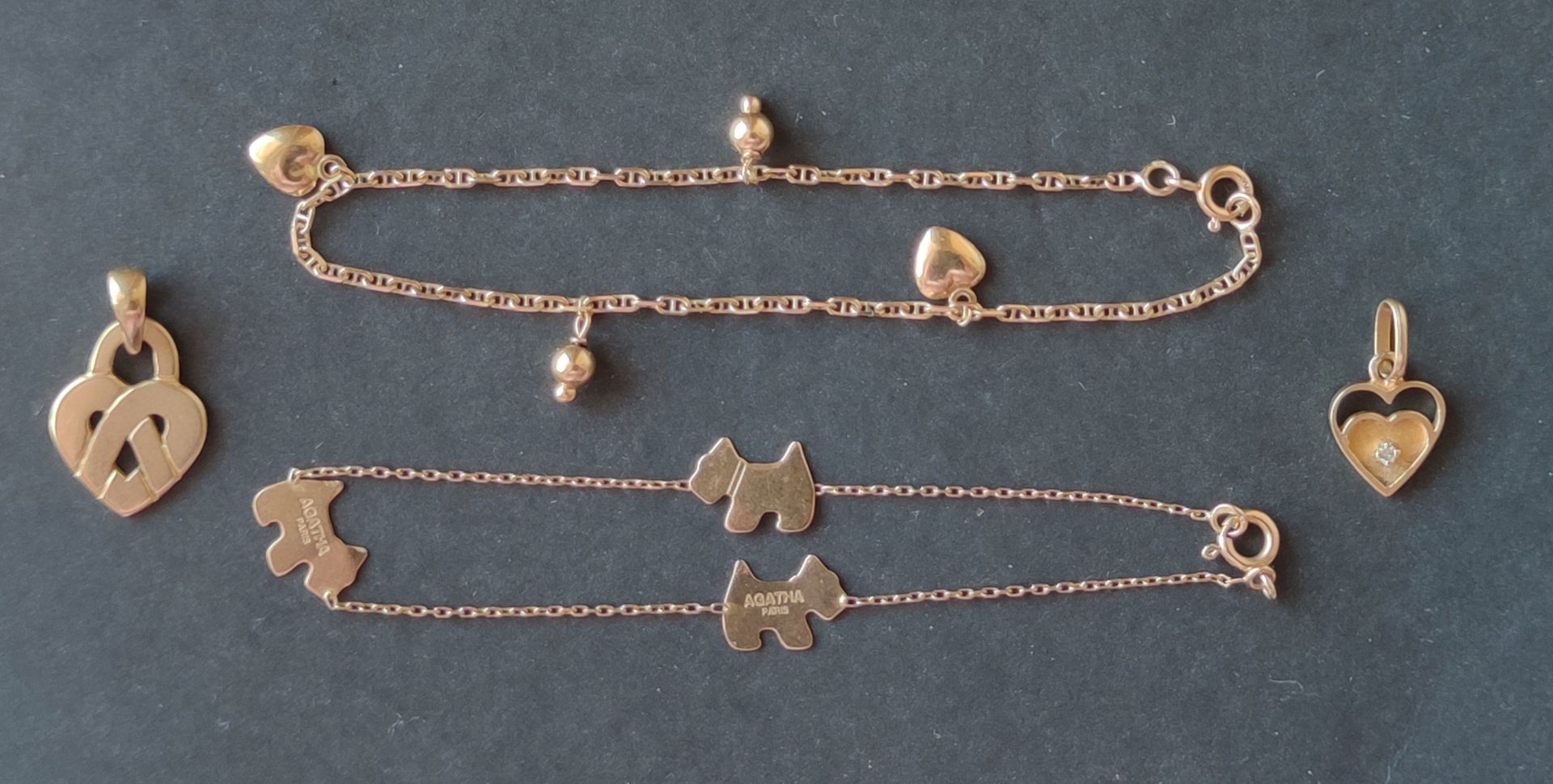 Null LOT IN YELLOW GOLD 750°/00 including : 1 bracelet "dogs", 1 bracelet "heart&hellip;