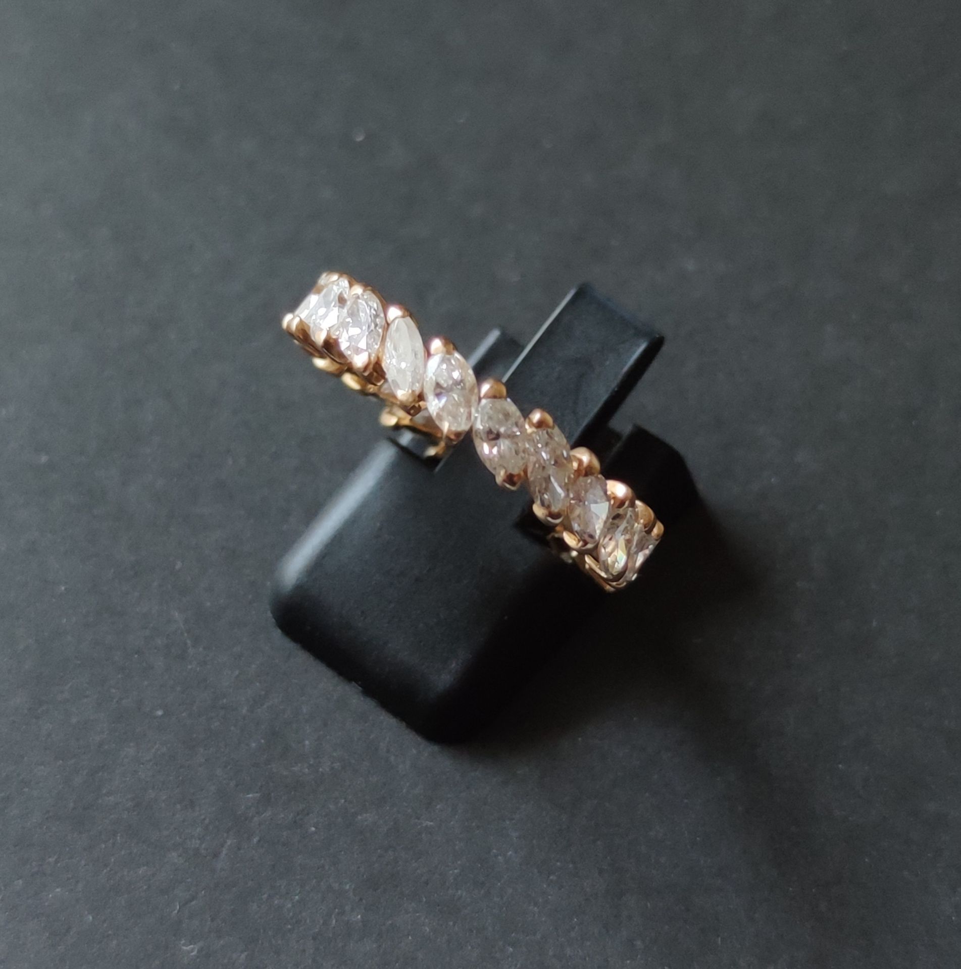 Null 
ALLIANCE，镶嵌脐带钻石（21颗），含钻石 毛重：3.5克 手指尺寸：59毫米