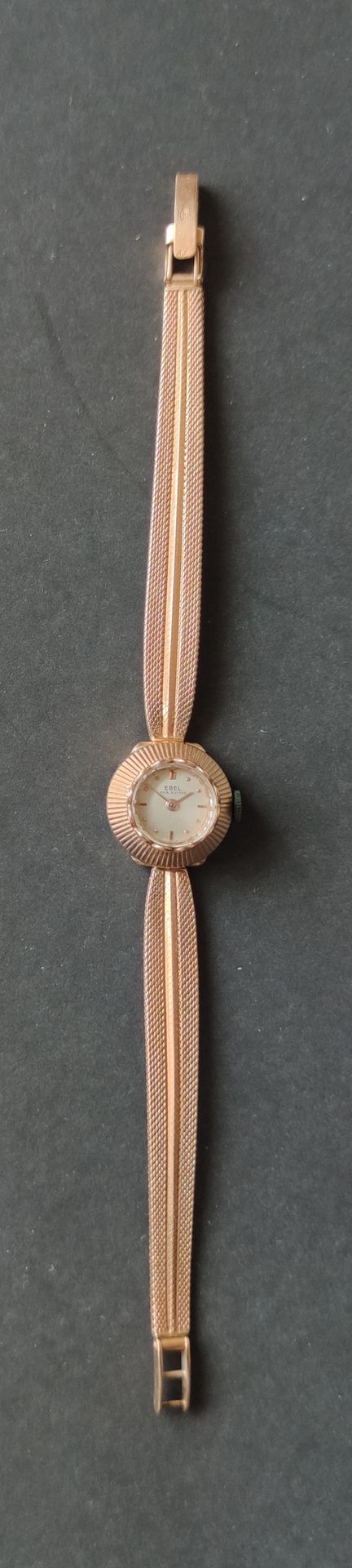 Null EBEL

Damen-Armbanduhr in 750°/00 Gelbgold, mechanisches Uhrwerk, späteres &hellip;