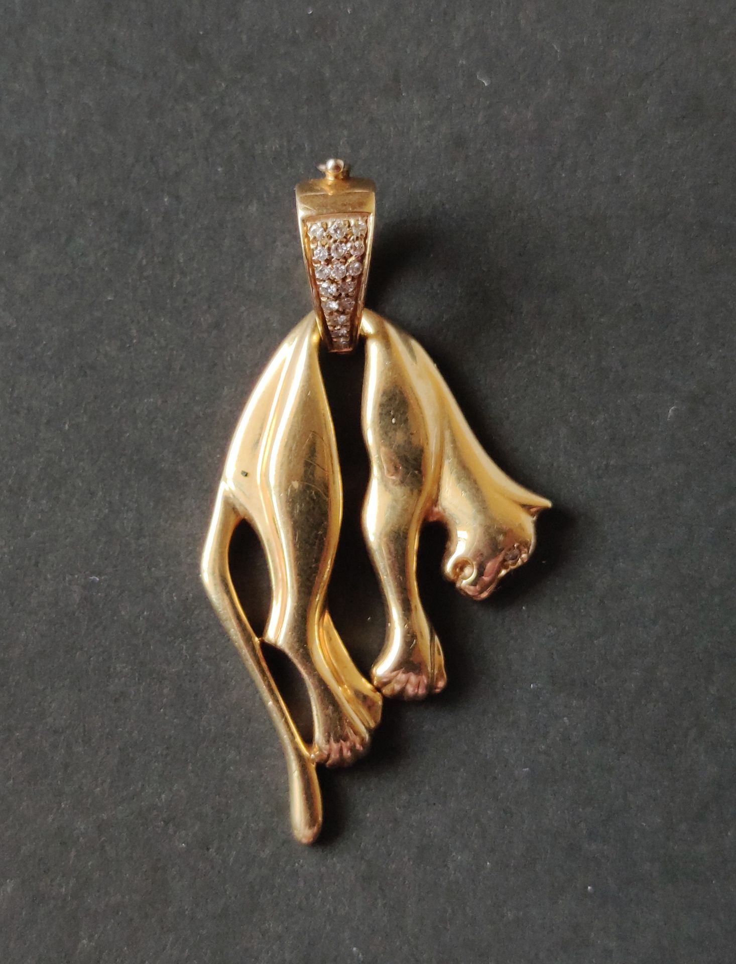 Null Panther" pendant in yellow gold 750°/00 Gross weight : 14.3 g
