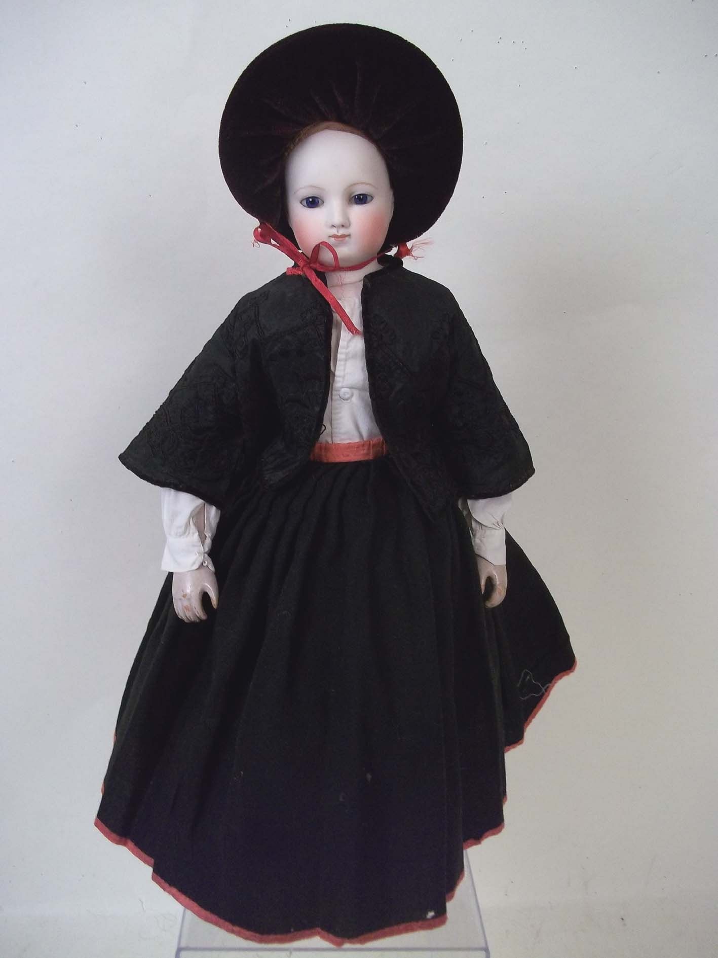 Null 巴黎的娃娃，头部是压制的仿制品，半身像破损后又粘在一起，蓝色的眼睛，闭着嘴，非常漂亮的原始木制铰接式身体，由Alexis HERBILLON在1858&hellip;