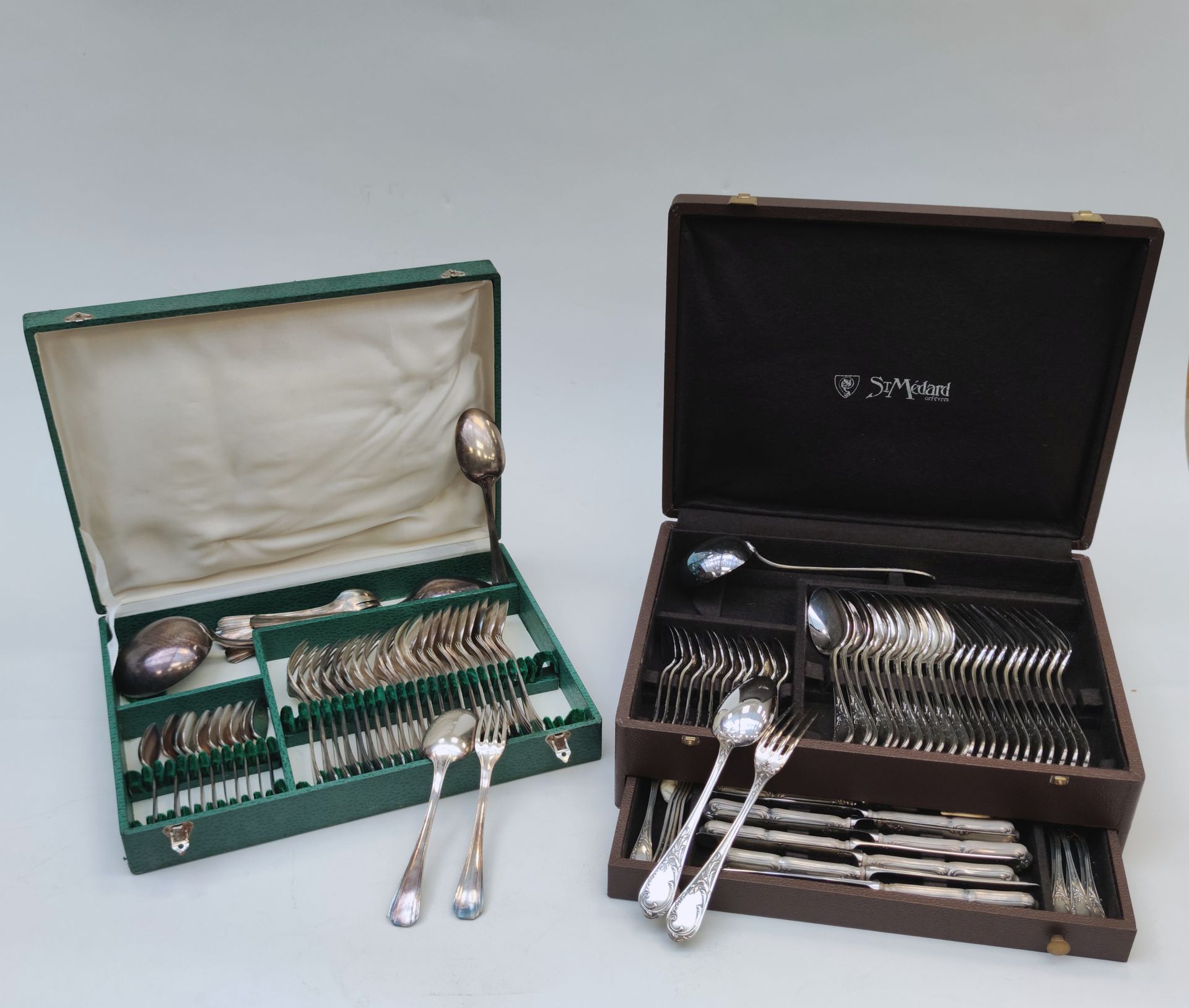 Null 
Two housewives in boxes :

CHRISTOFLE
Silver-plated metal set including :1&hellip;