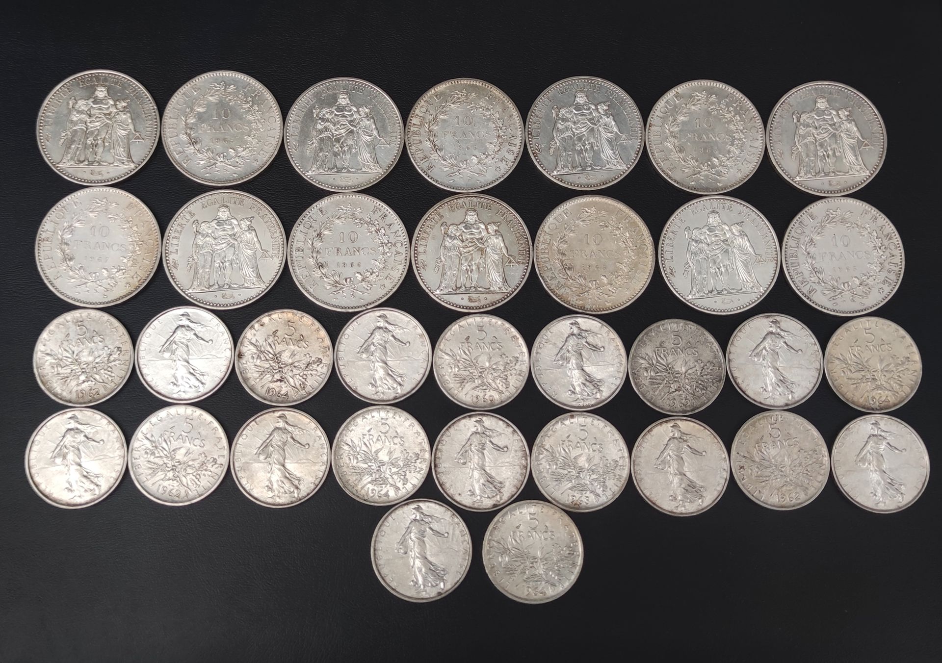 Null 20枚20世纪法国播种者5法郎银币和14枚20世纪法国酋长10法郎银币套装

重量：约588克