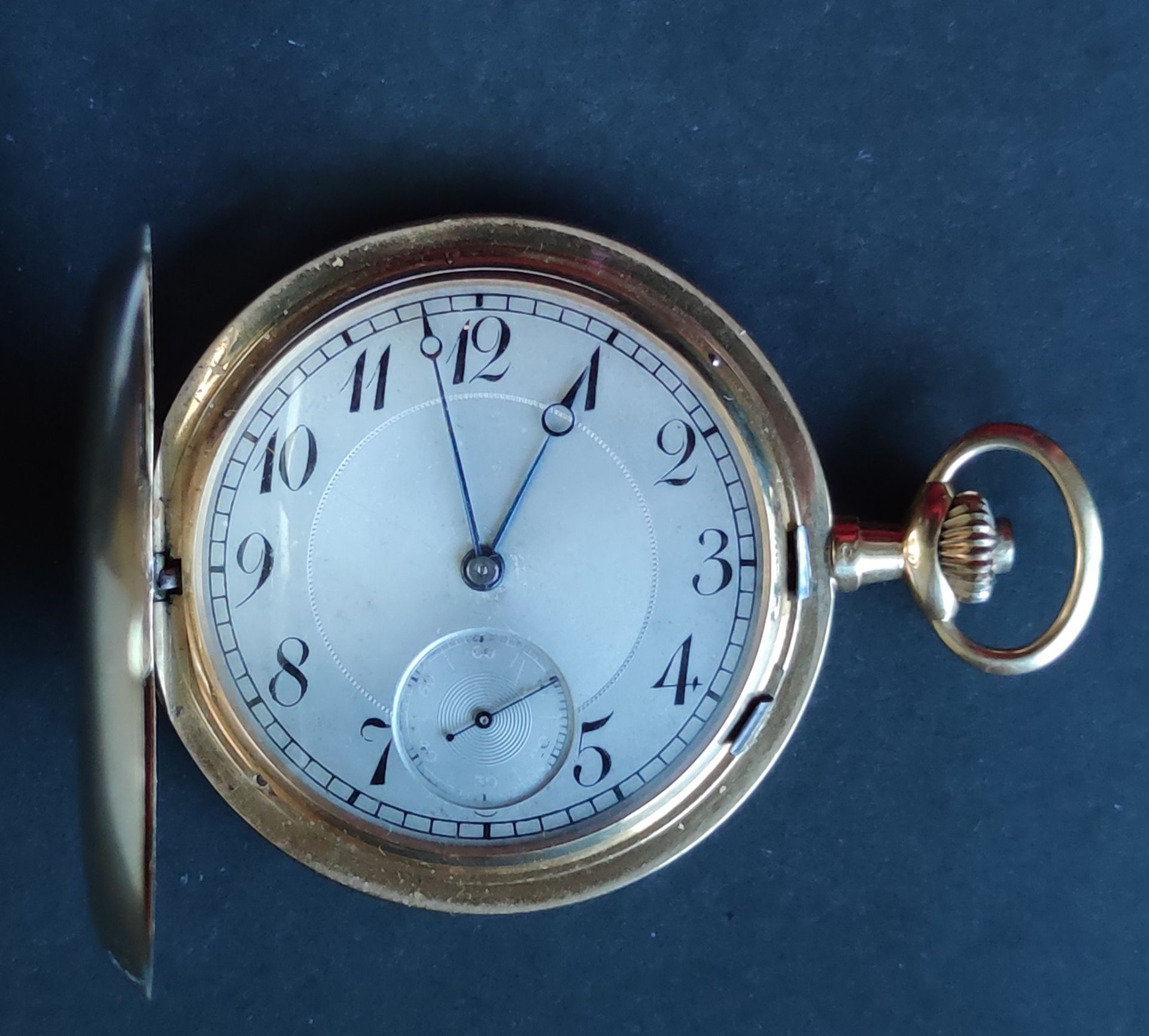 Null SAVONNETTE袖珍手表，黄金表壳，750°/°°，无标记银色表盘，机械机芯（不保证）重量：110克