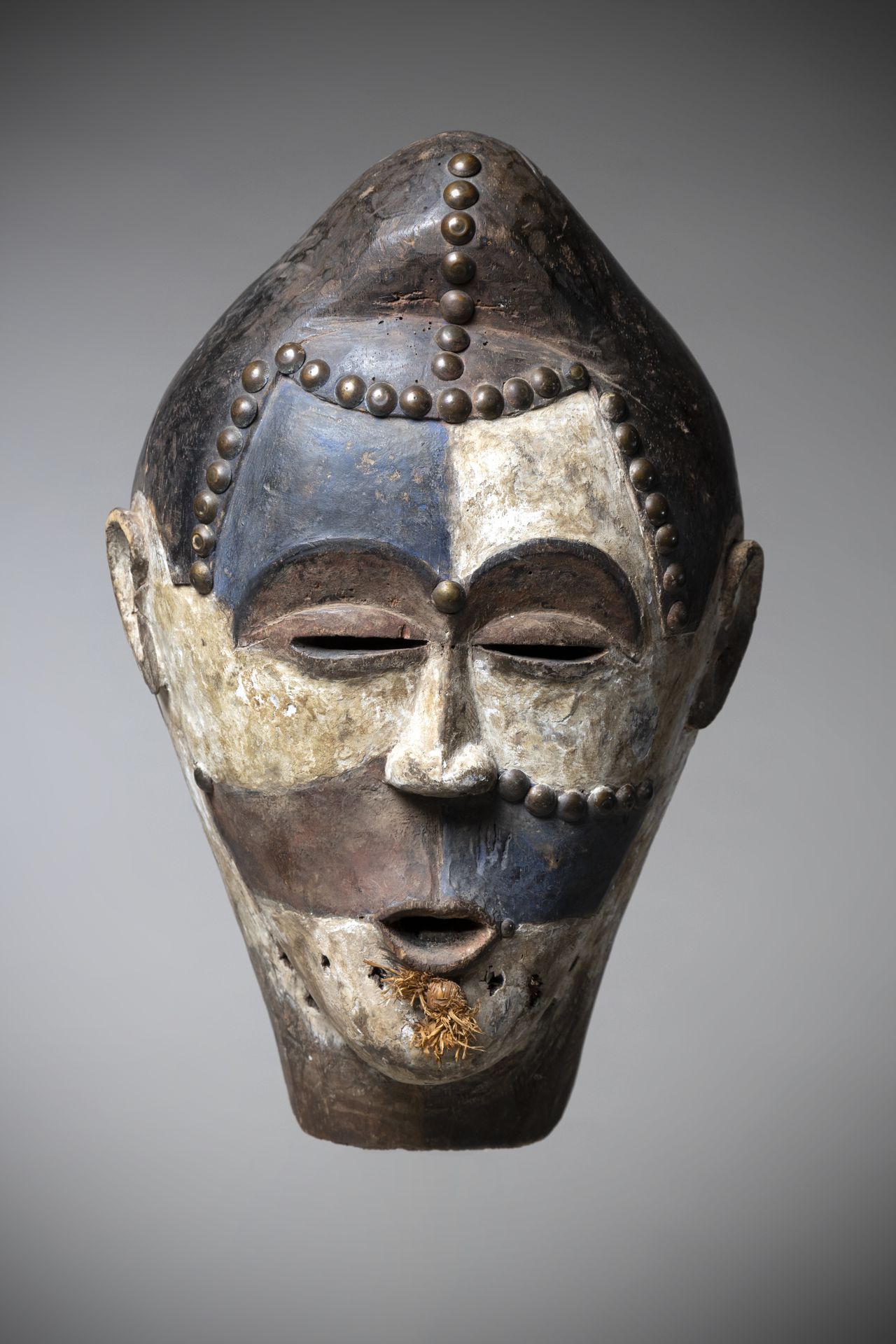 Null BAKONGO / WOYO (Kongo DRK / Angola)

Polyrchrome Maske mit tiefer Gebrauchs&hellip;