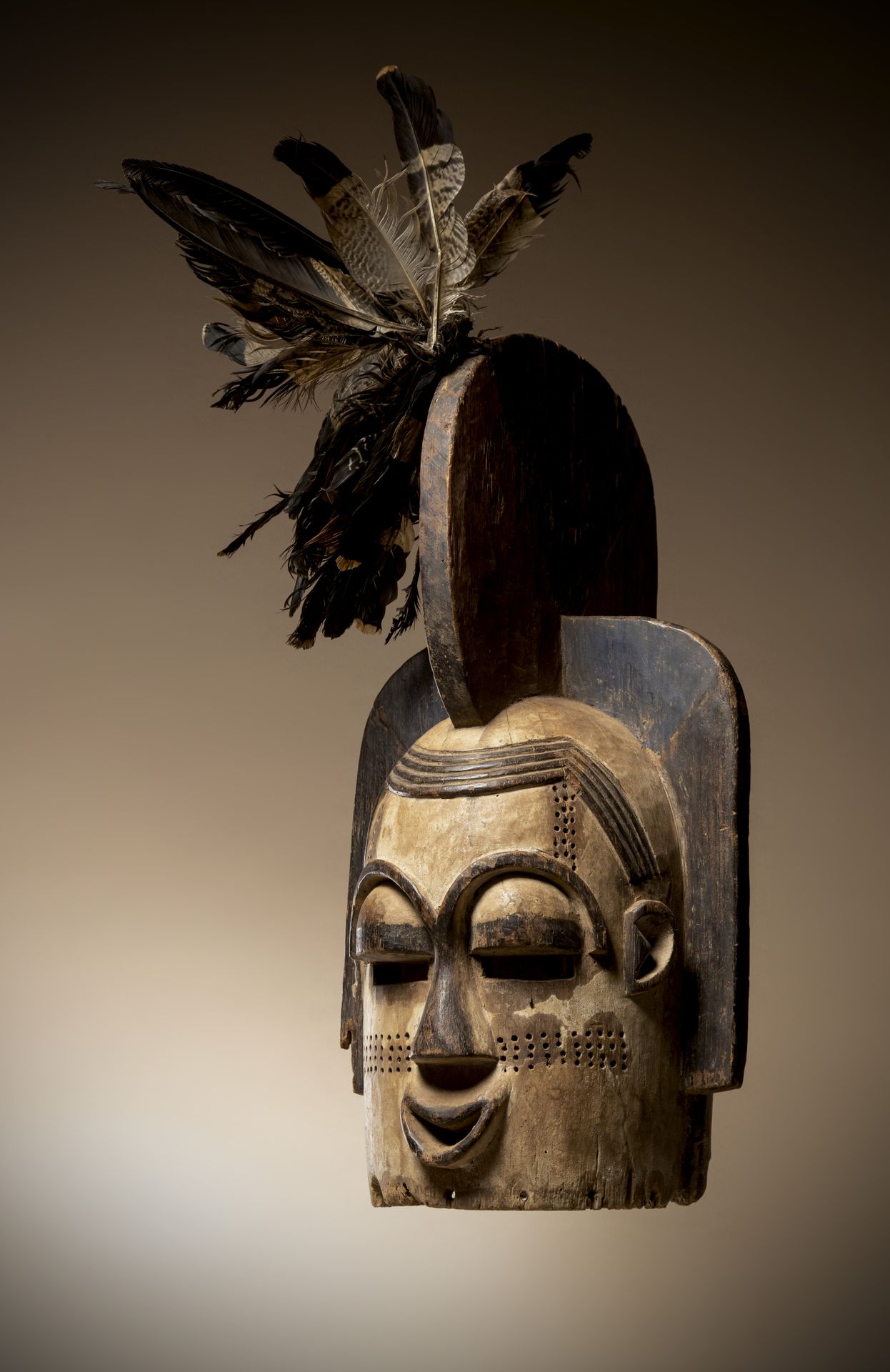 Null KOTA (Gabun)

Beschlagene Helmmaske aus dem Ivindo-Becken.

Charakteristisc&hellip;