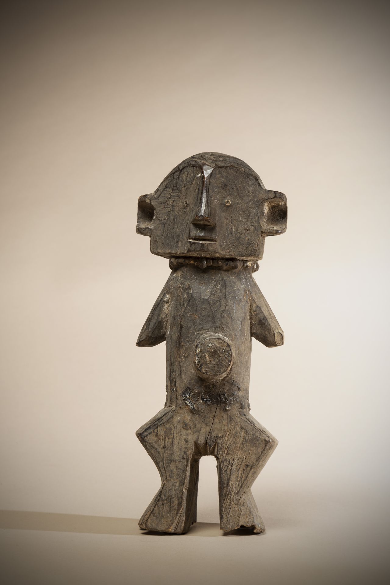 Null ZANDE (Congo DRC)

Female statue with a protruding cylindrical navel. The l&hellip;
