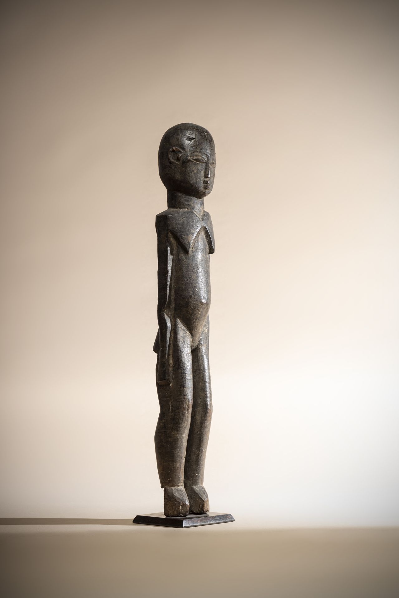 Null LOBI (Burkina Faso)

Statua d'altare di famiglia in legno pesante patinato
&hellip;