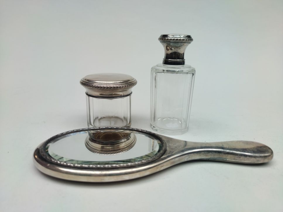Null PART OF GARNITURE of toilet including 1 bottle and 1 pot silver setting, 1 &hellip;
