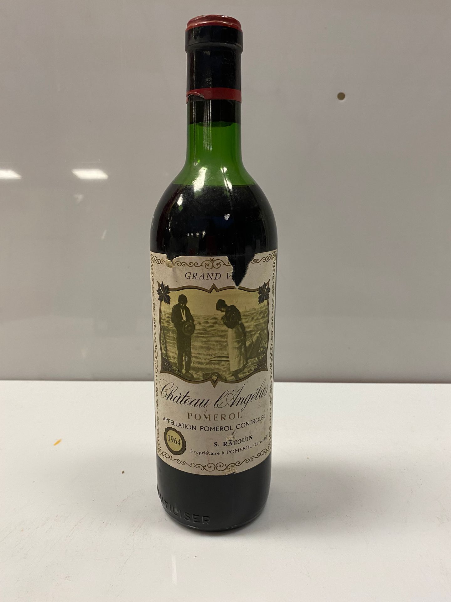 Null 1 PIECE OF WINE L'ANGELUS POMEROL 1964 (HALF SHOULDER)