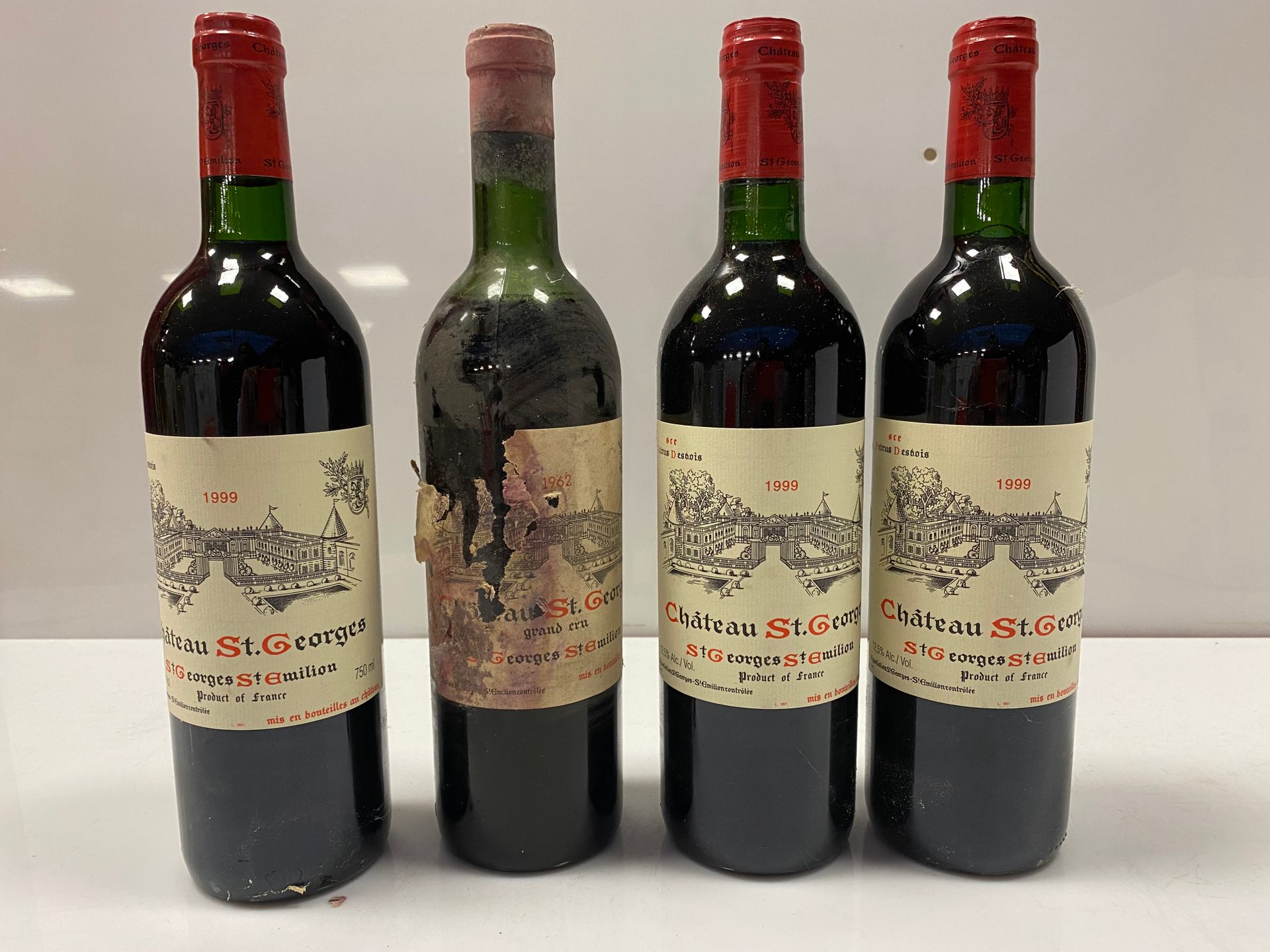 Null 4结束，包括:
3个Butts Cht Saint Georges 1999
1 BOUT CHT SAINT GEORGES 1962（标签损坏，肩&hellip;