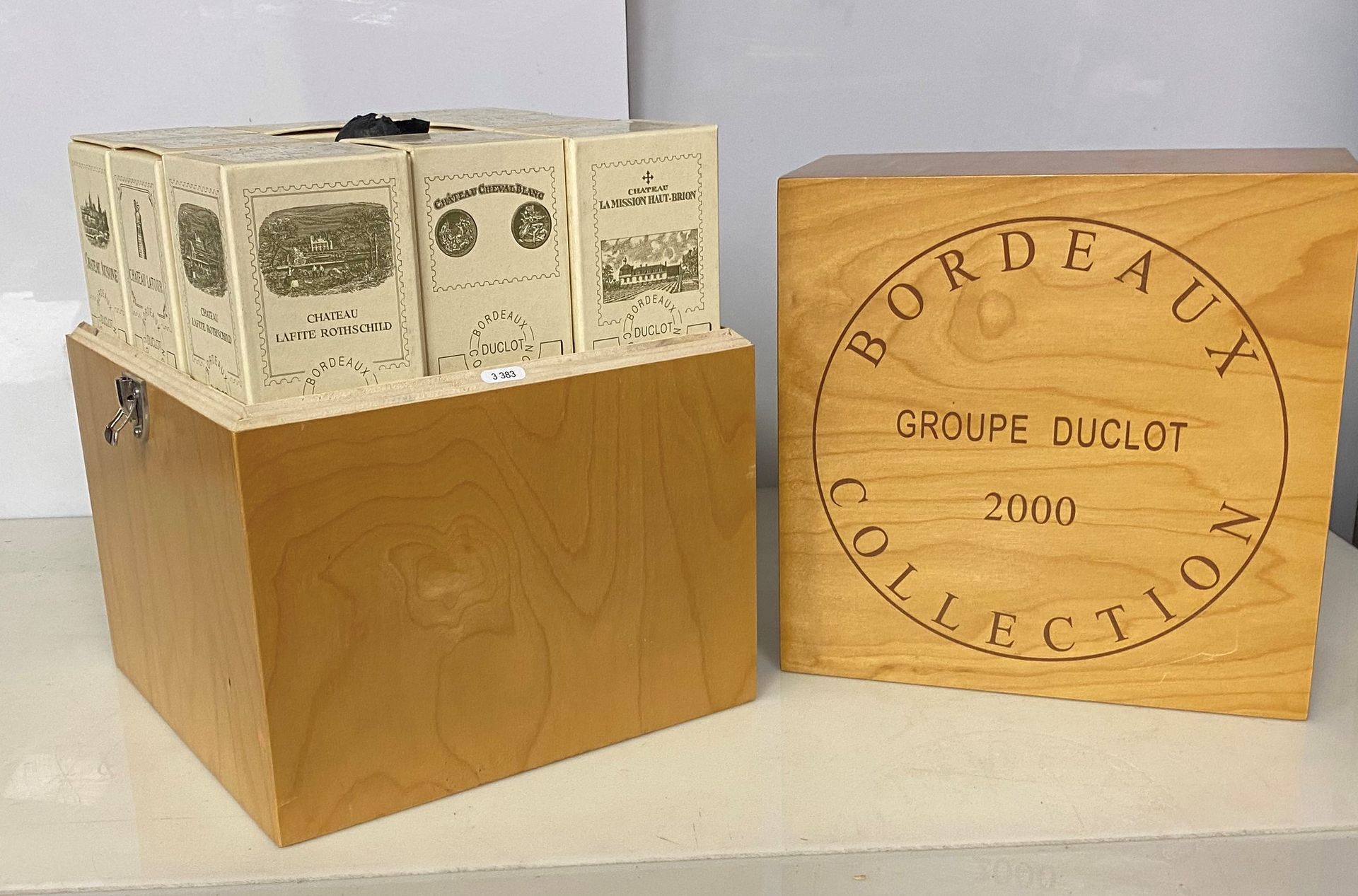 Null 1箱Duclot 2000系列9瓶：1箱Mouton rothschild，1箱Latour，1箱Ausone，1箱Cheval blanc，1箱Ha&hellip;