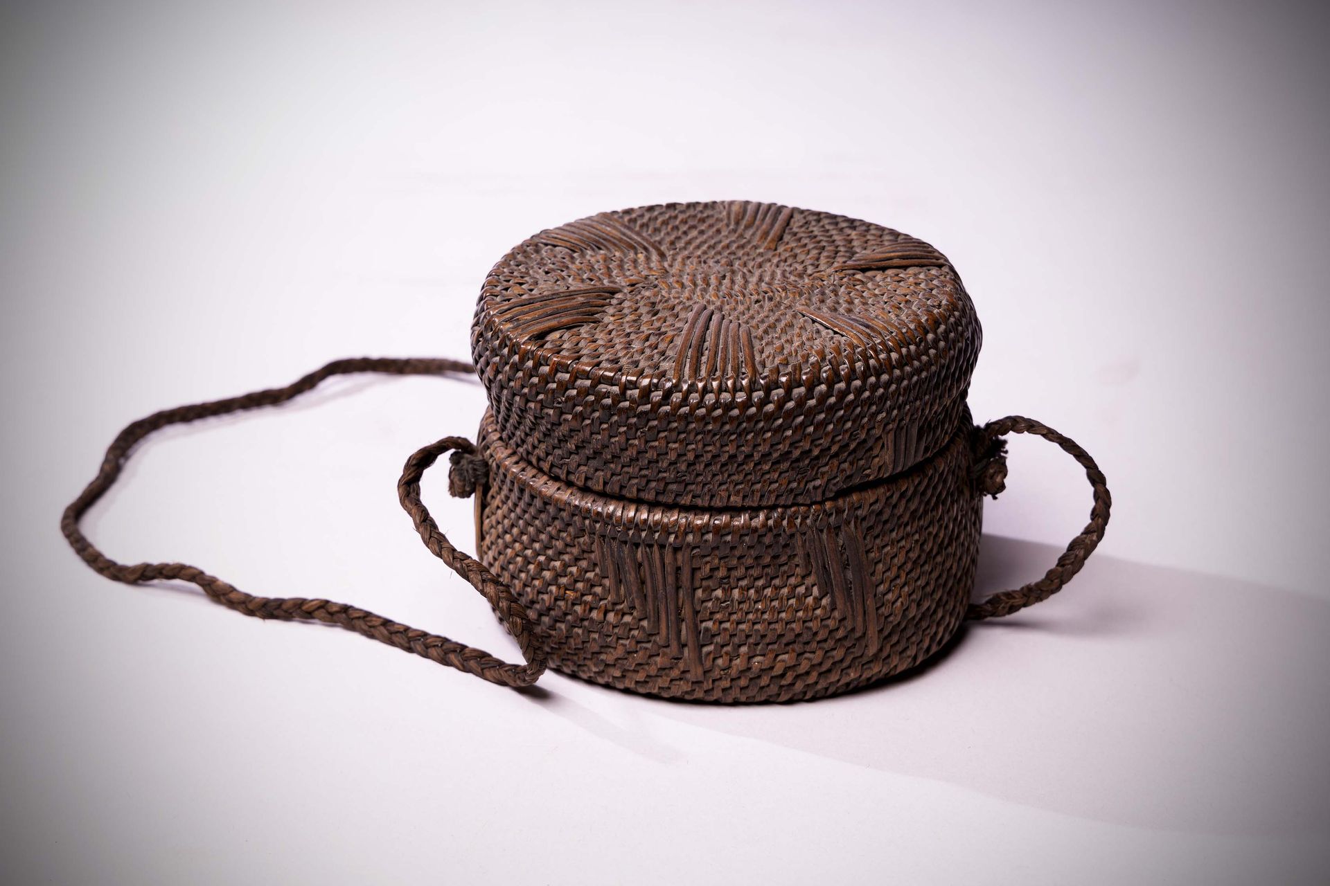 Null Yombé/

Vili

(DRC) This very finely executed basketry box contains a cradl&hellip;