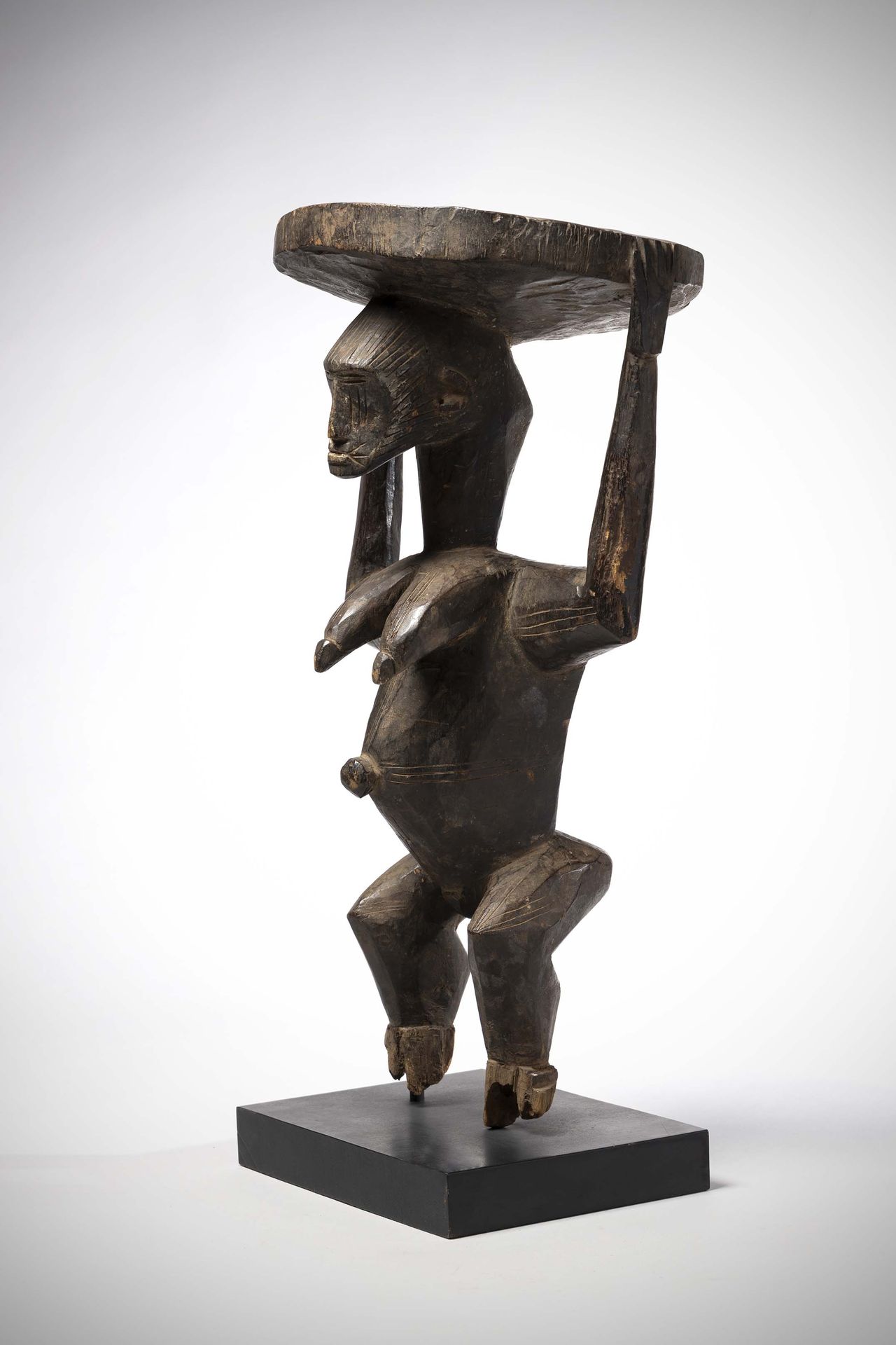 Null Afo

( Nigéria ) Siège cariatide d'autel représentant une femme aux traits &hellip;