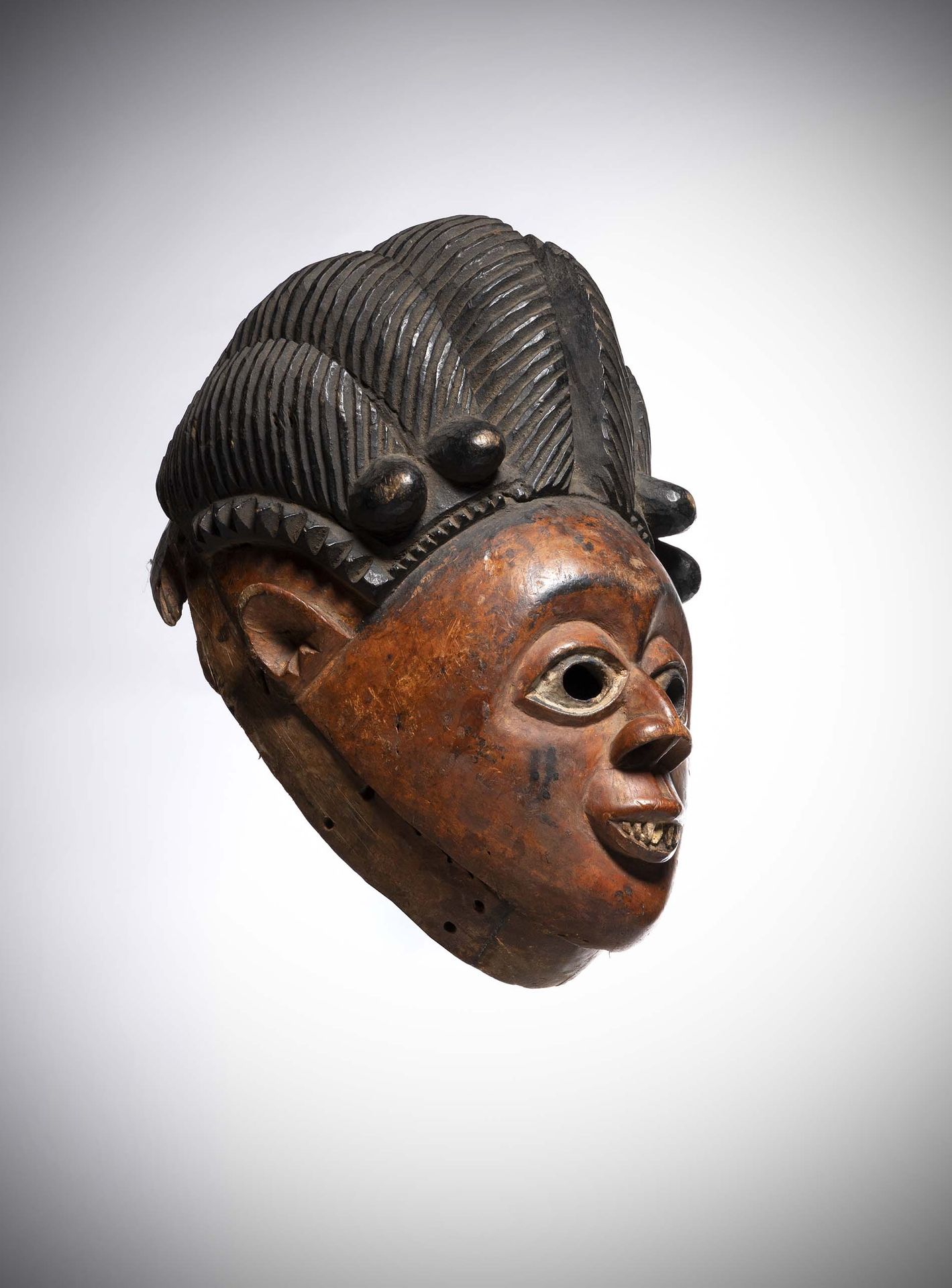 Null Bini

(Nigeria) Große Maske mit ausdrucksstarkem Gesicht und einer Frisur m&hellip;